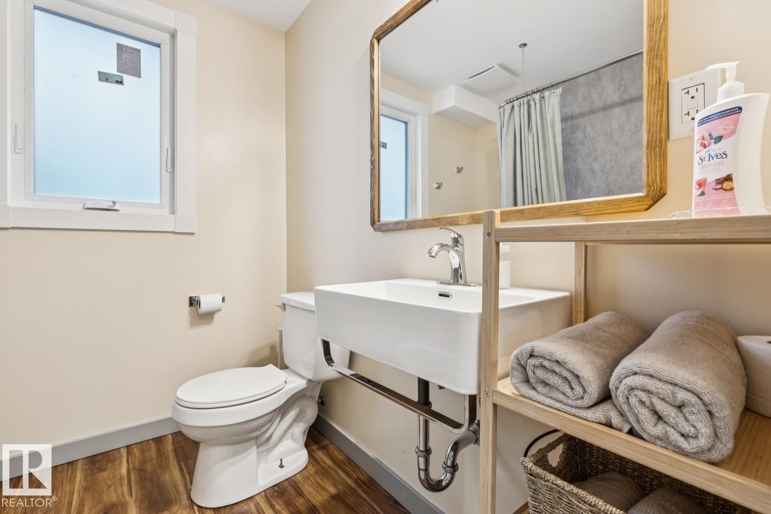11625 83 Street Nw, Edmonton, AB - Indoor Photo Showing Bathroom