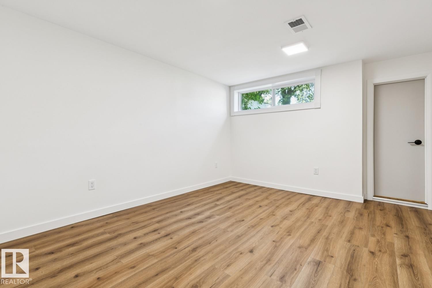 11625 83 Street Nw, Edmonton, AB - Indoor Photo Showing Other Room