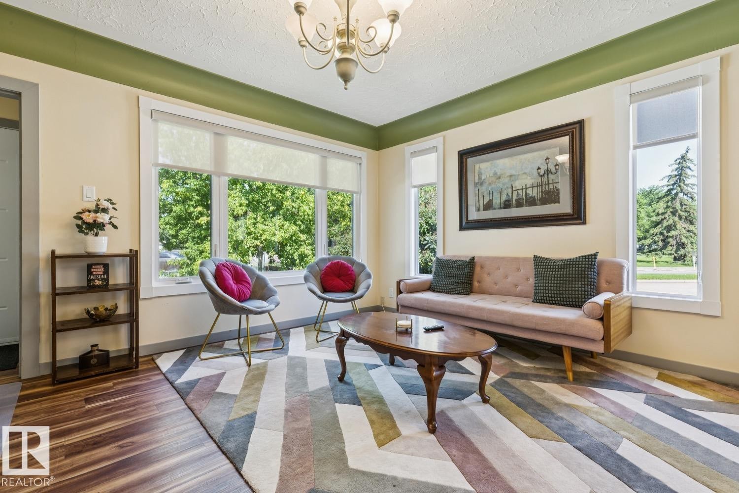 11625 83 Street Nw, Edmonton, AB - Indoor Photo Showing Living Room