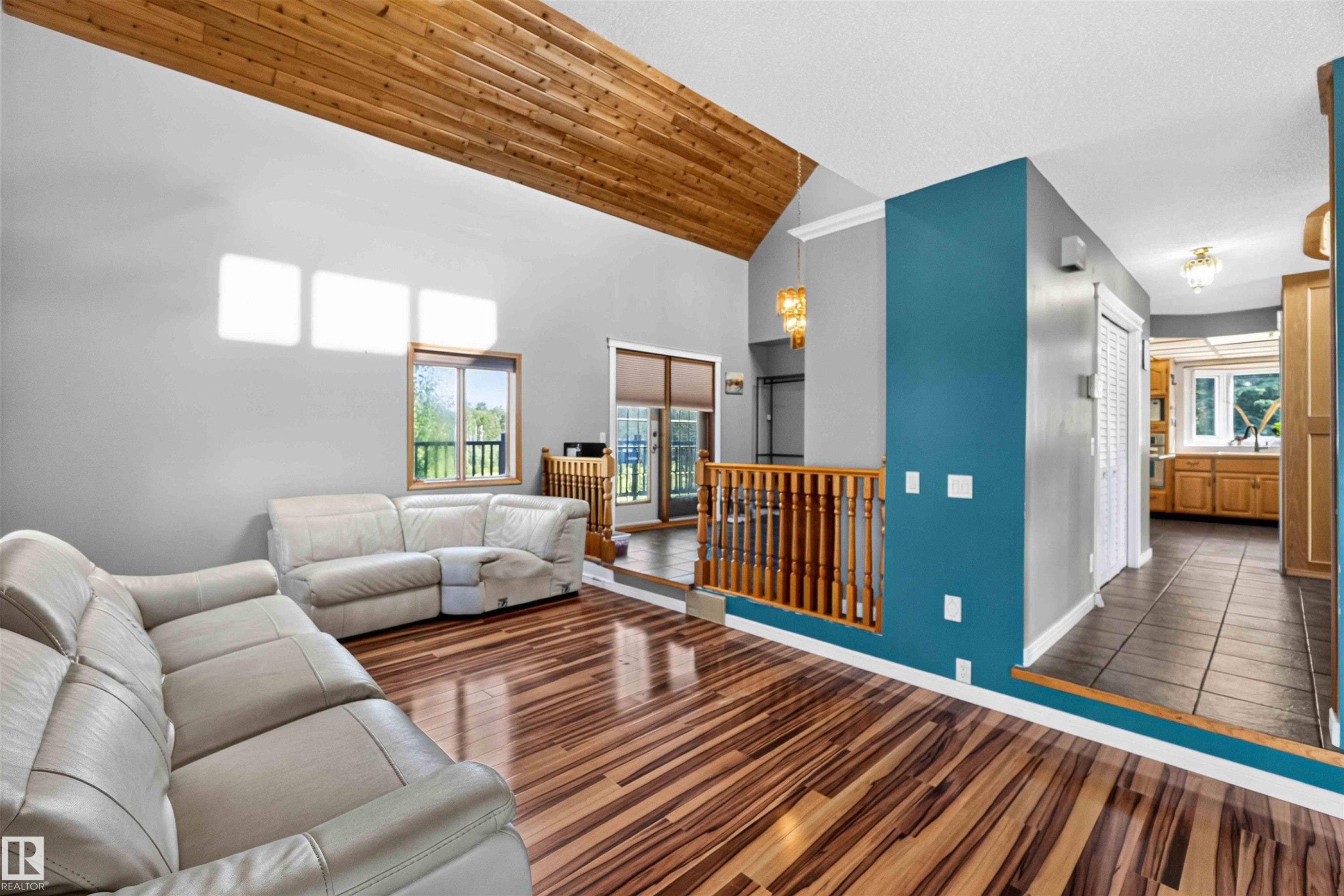 #35 53504 Rge Road 280, Rural Parkland County, AB - Indoor Photo Showing Living Room