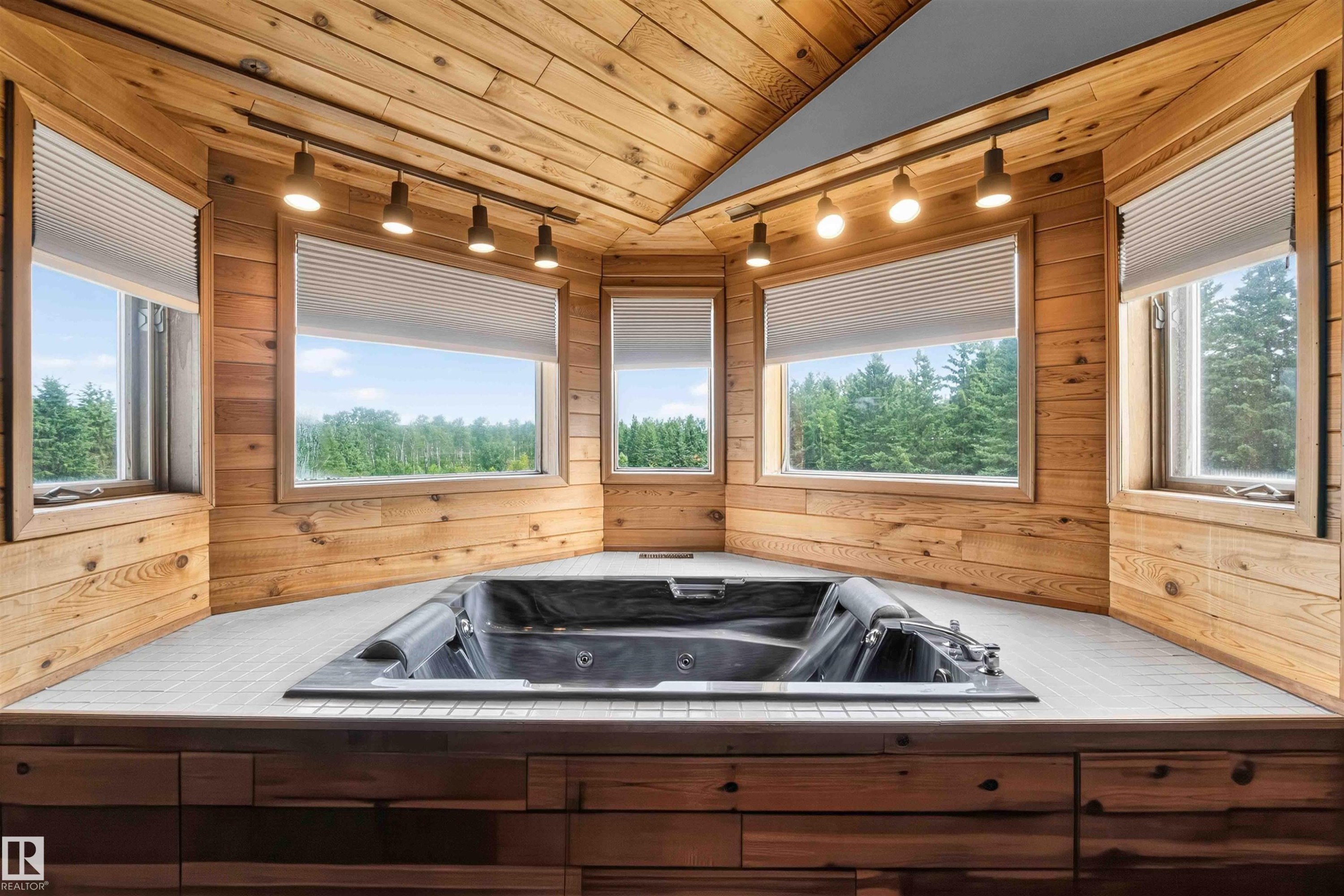 #35 53504 Rge Road 280, Rural Parkland County, AB - Indoor Photo Showing Kitchen With Double Sink