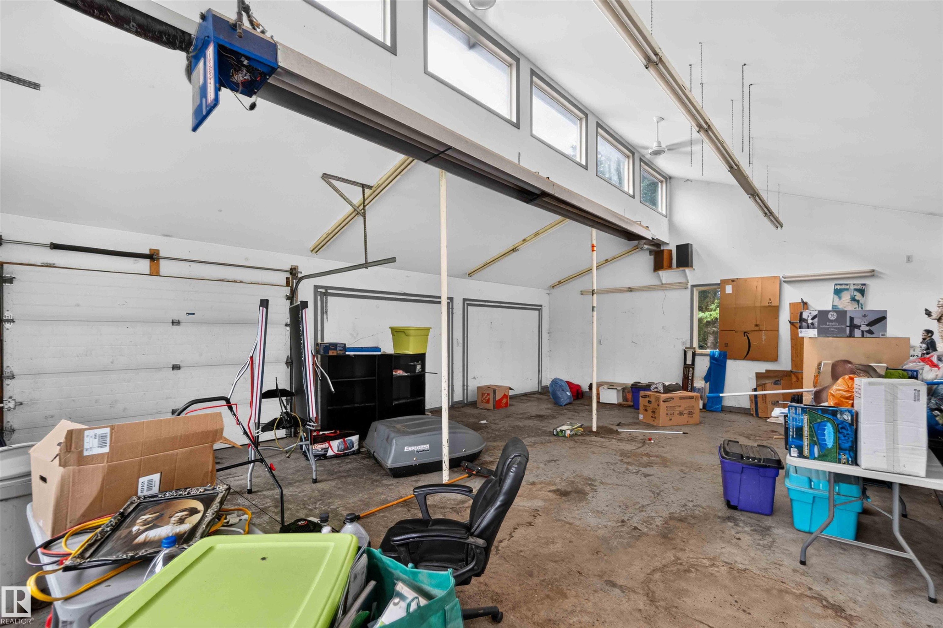 #35 53504 Rge Road 280, Rural Parkland County, AB - Indoor Photo Showing Garage