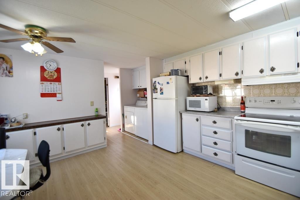 5222 3Rd Avenue, Boyle, AB - Indoor Photo Showing Kitchen