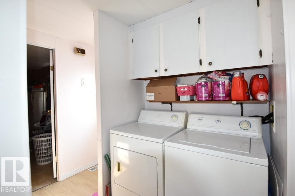 5222 3Rd Avenue, Boyle, AB - Indoor Photo Showing Laundry Room