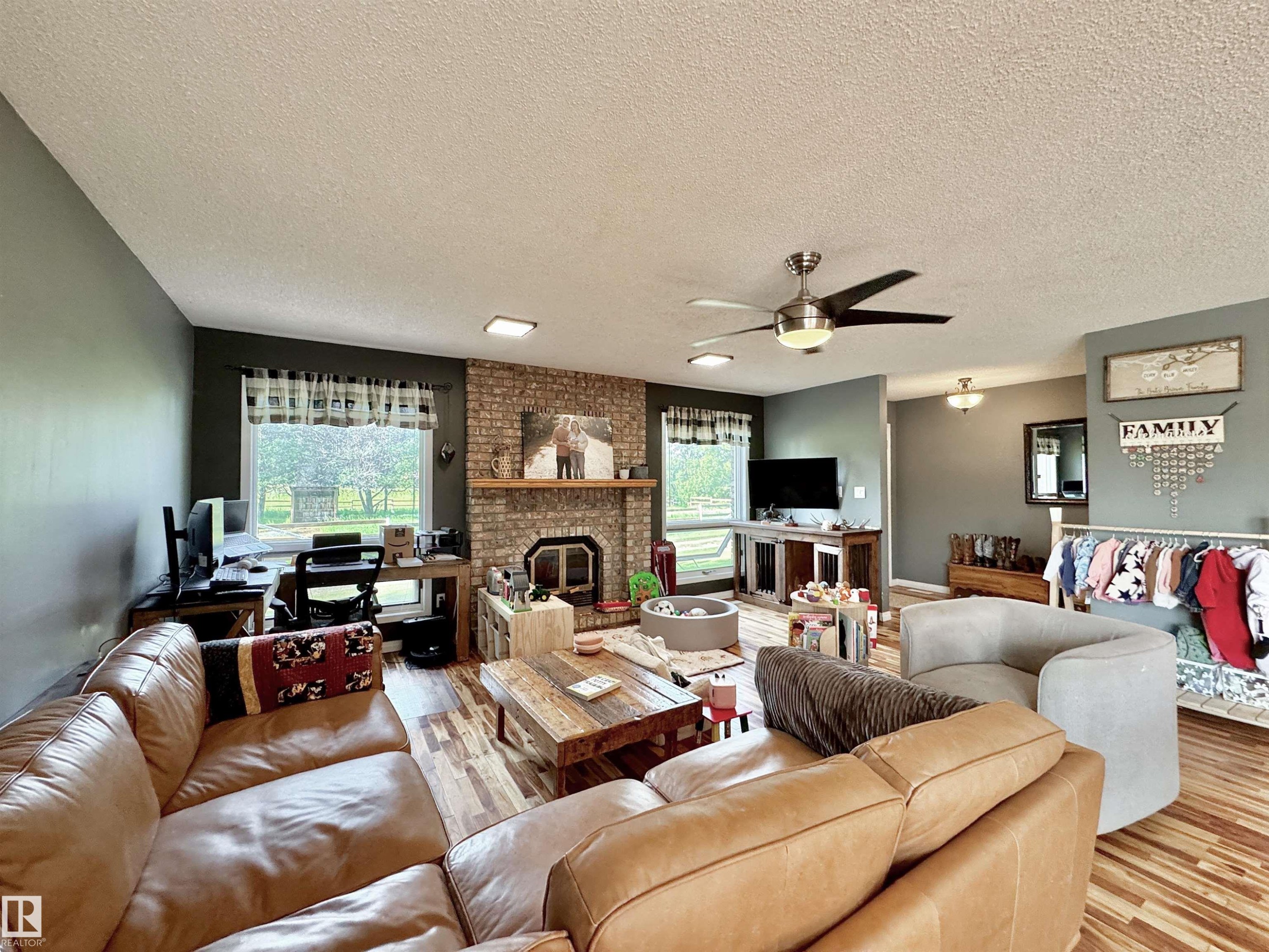3115A Hghway 627, Rural Parkland County, AB - Indoor Photo Showing Living Room With Fireplace