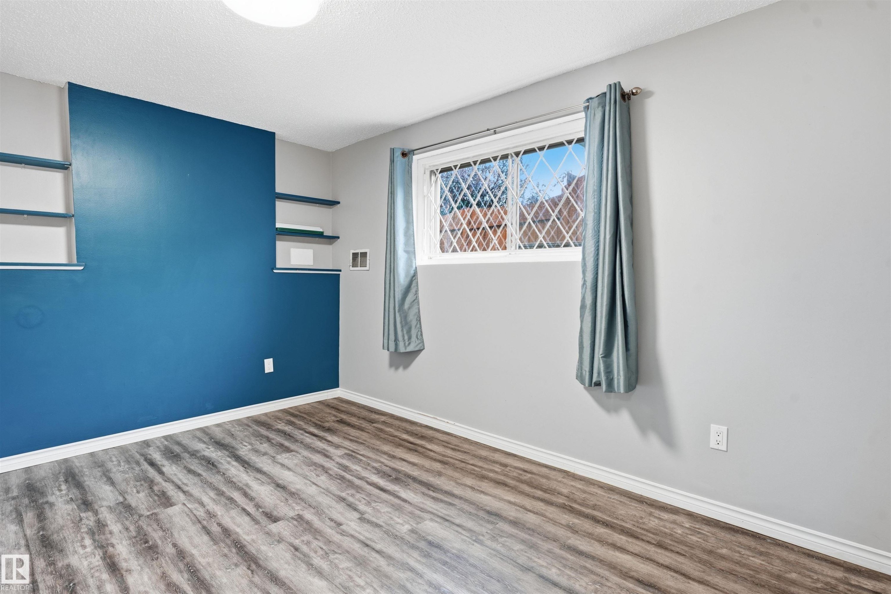 6903 151 Avenue Nw, Edmonton, AB