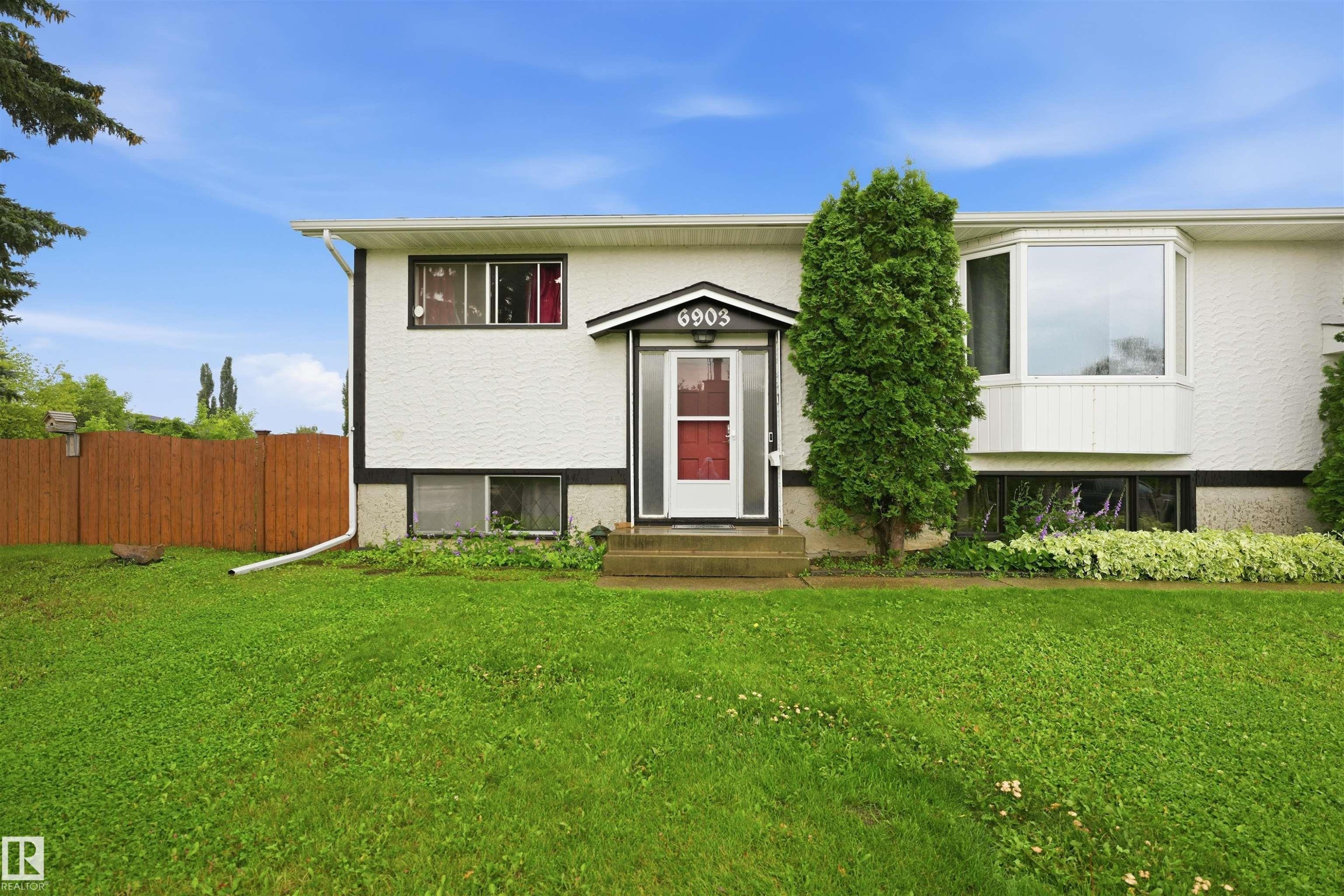 6903 151 Avenue Nw, Edmonton, AB