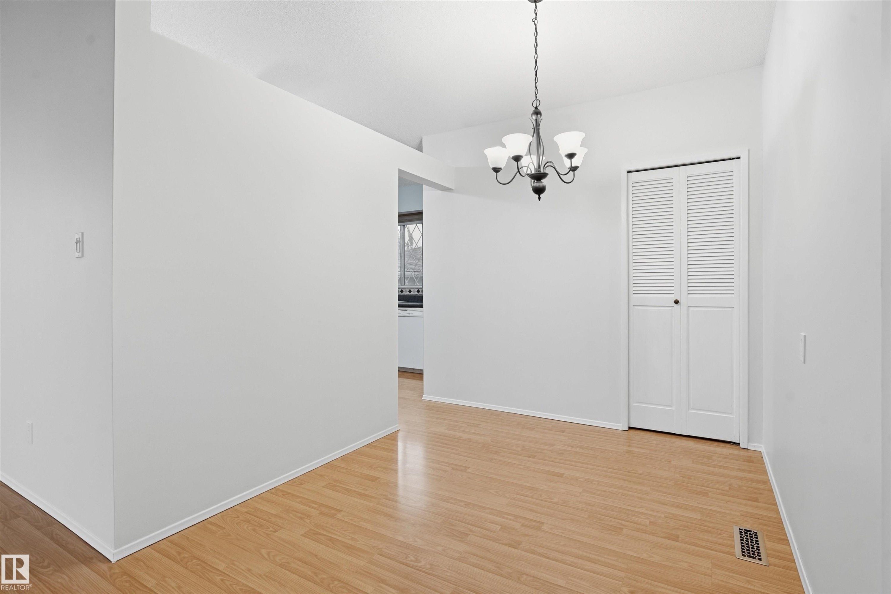 6903 151 Avenue Nw, Edmonton, AB
