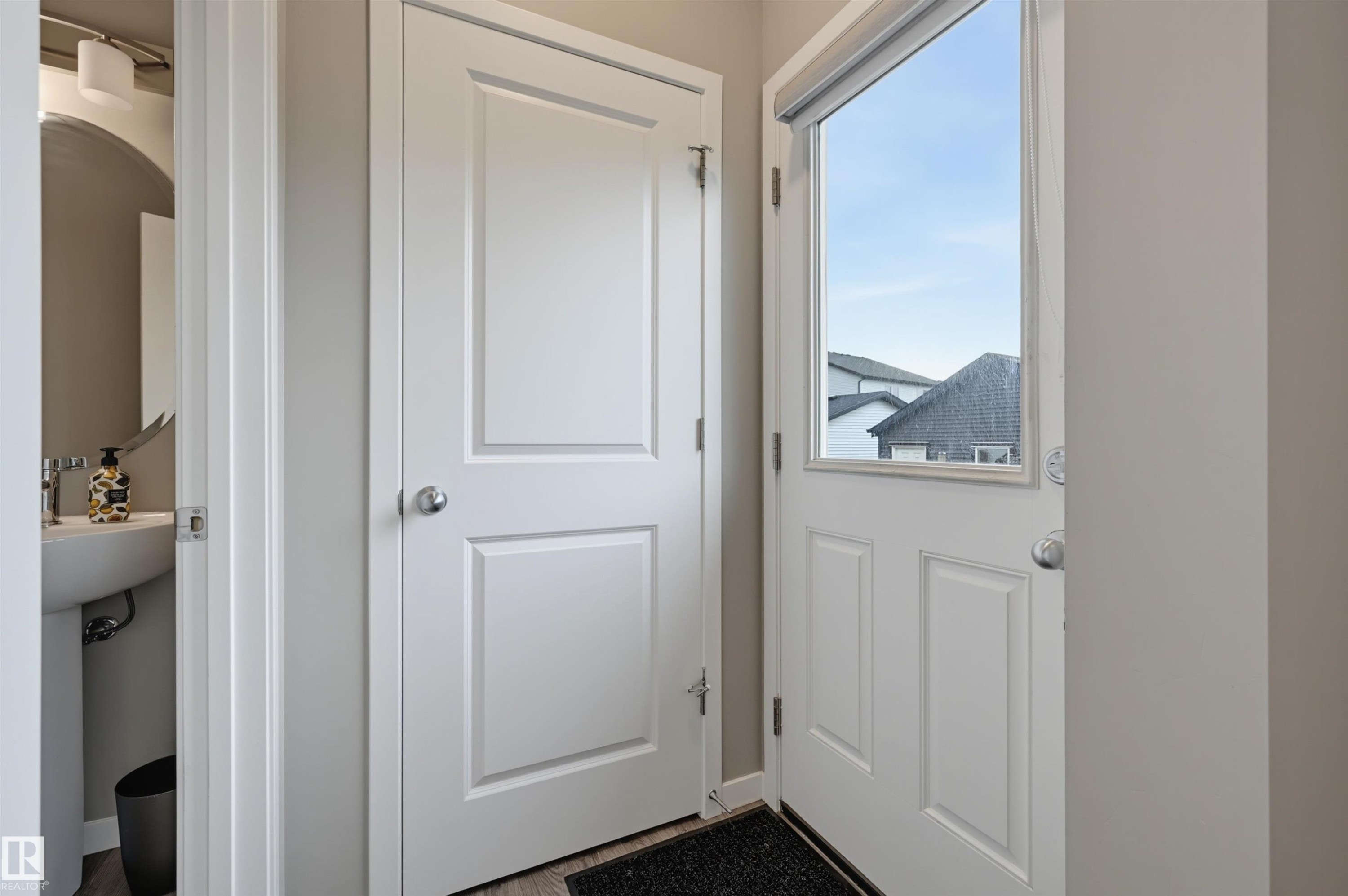 5175 Edgemont Boulevard Nw, Edmonton, AB - Indoor Photo Showing Other Room