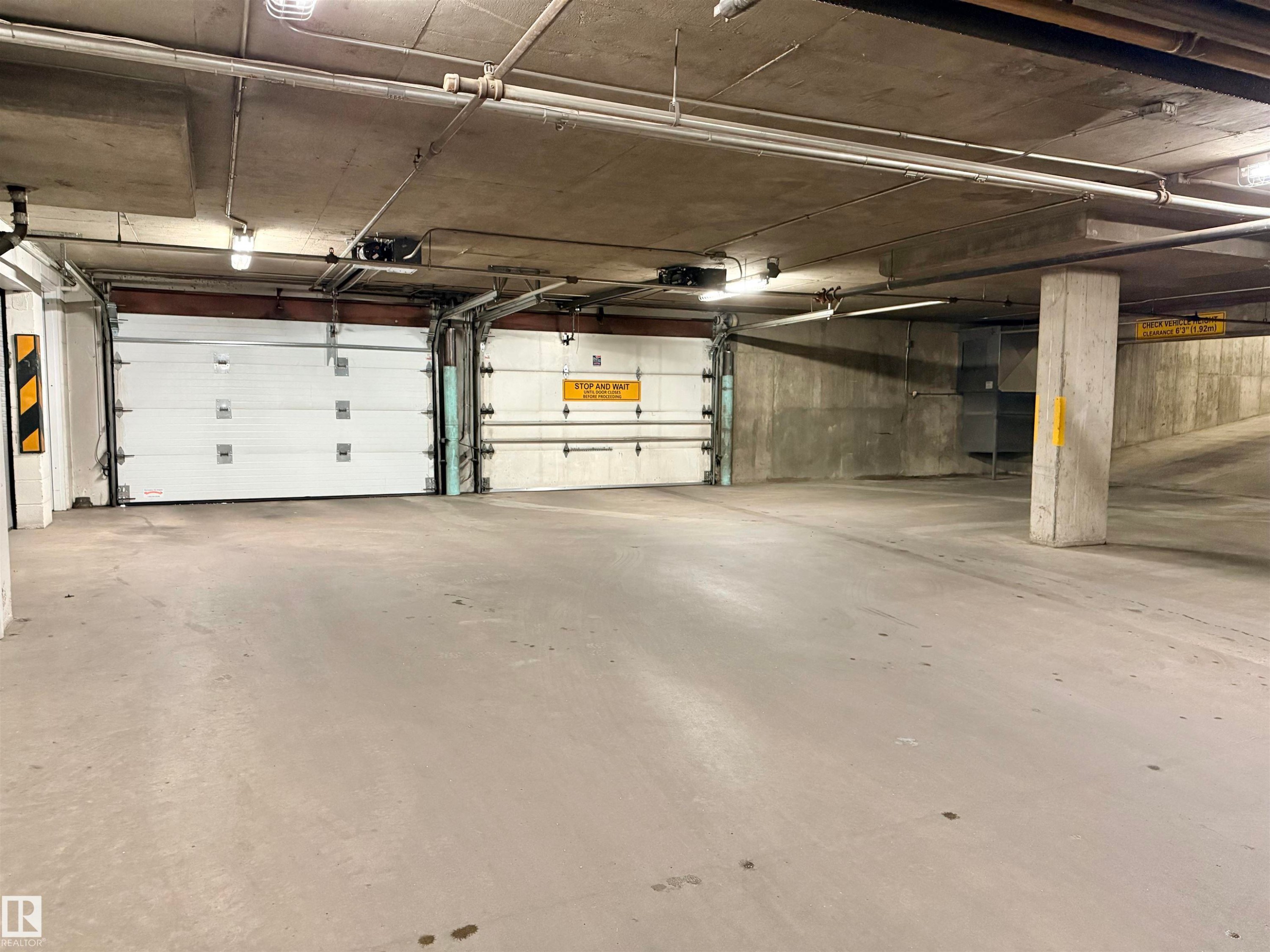 #403 3 Perron St, St. Albert, AB - Indoor Photo Showing Garage