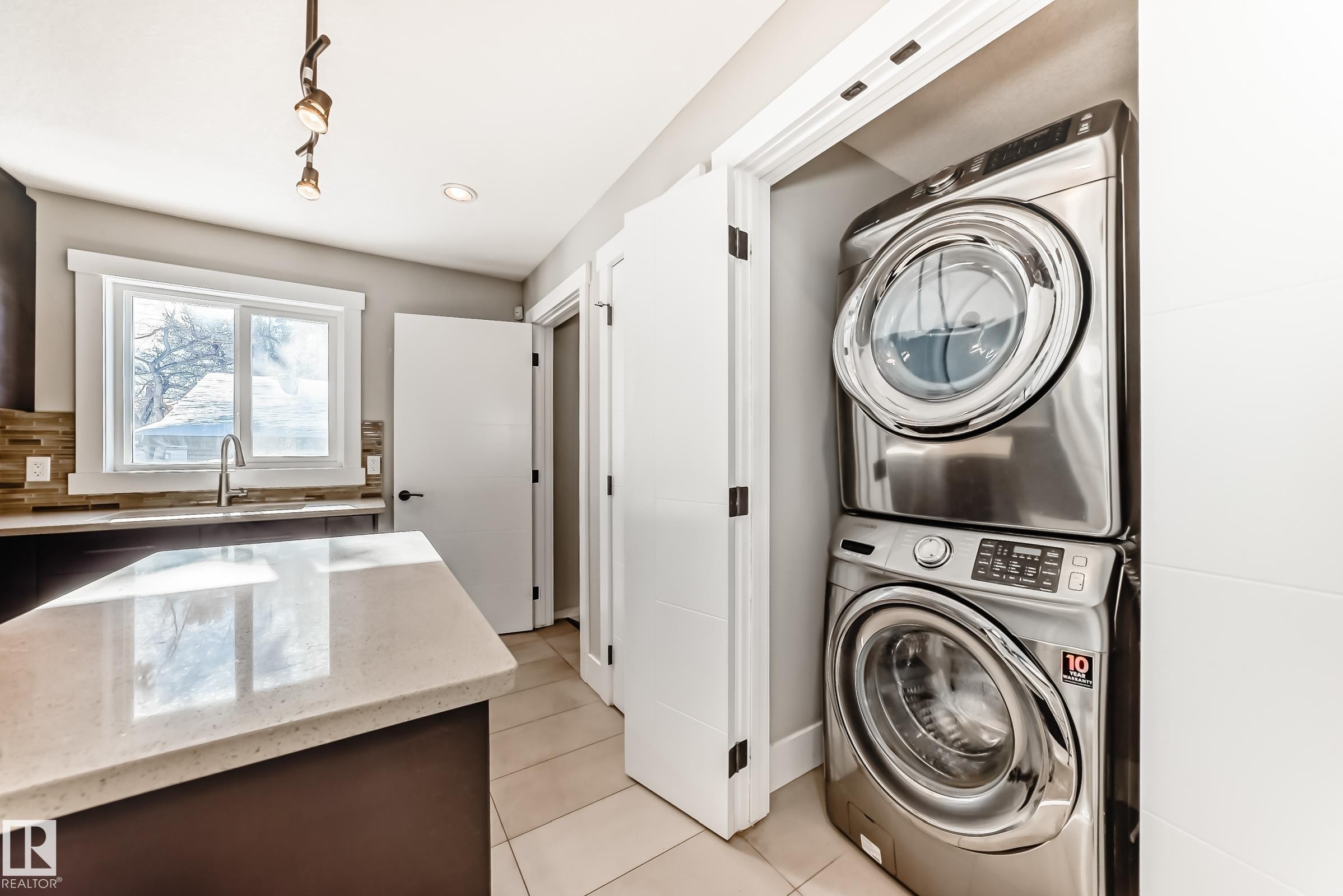 10711 70 Avenue Nw, Edmonton, AB - Indoor Photo Showing Laundry Room