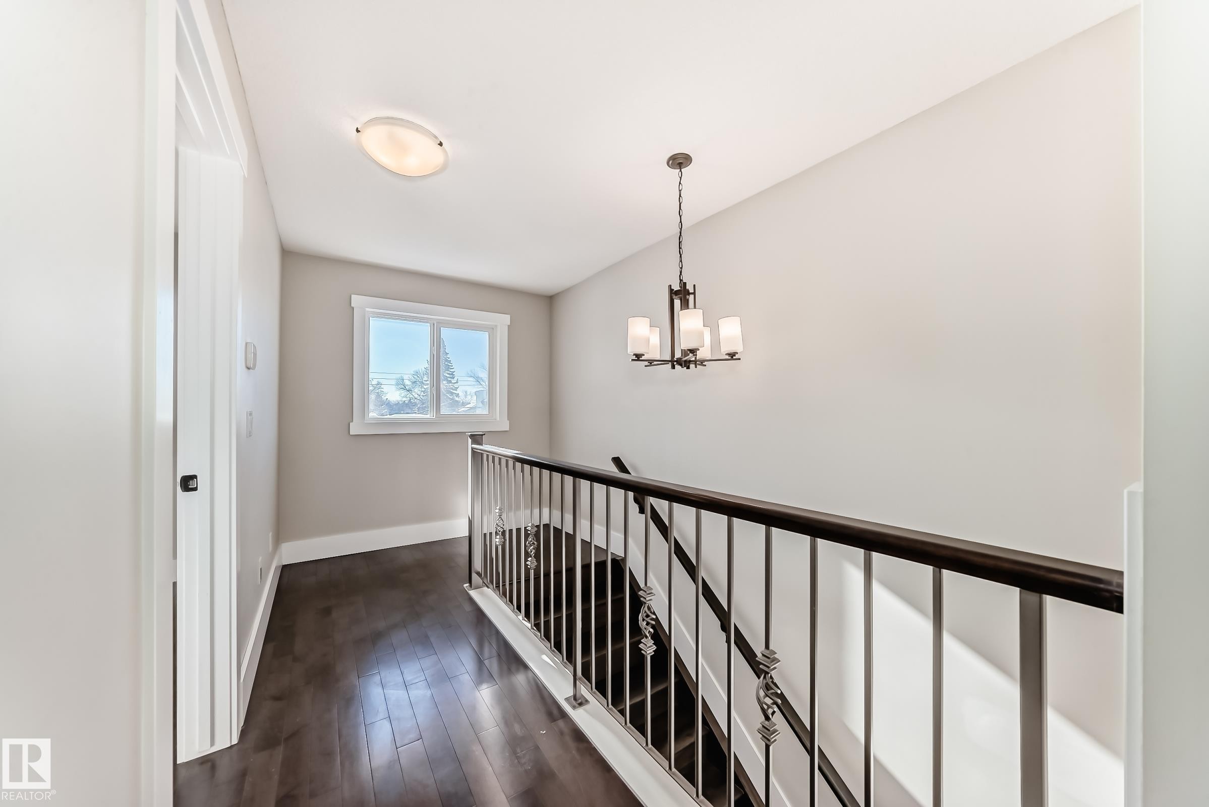 10711 70 Avenue Nw, Edmonton, AB - Indoor Photo Showing Other Room