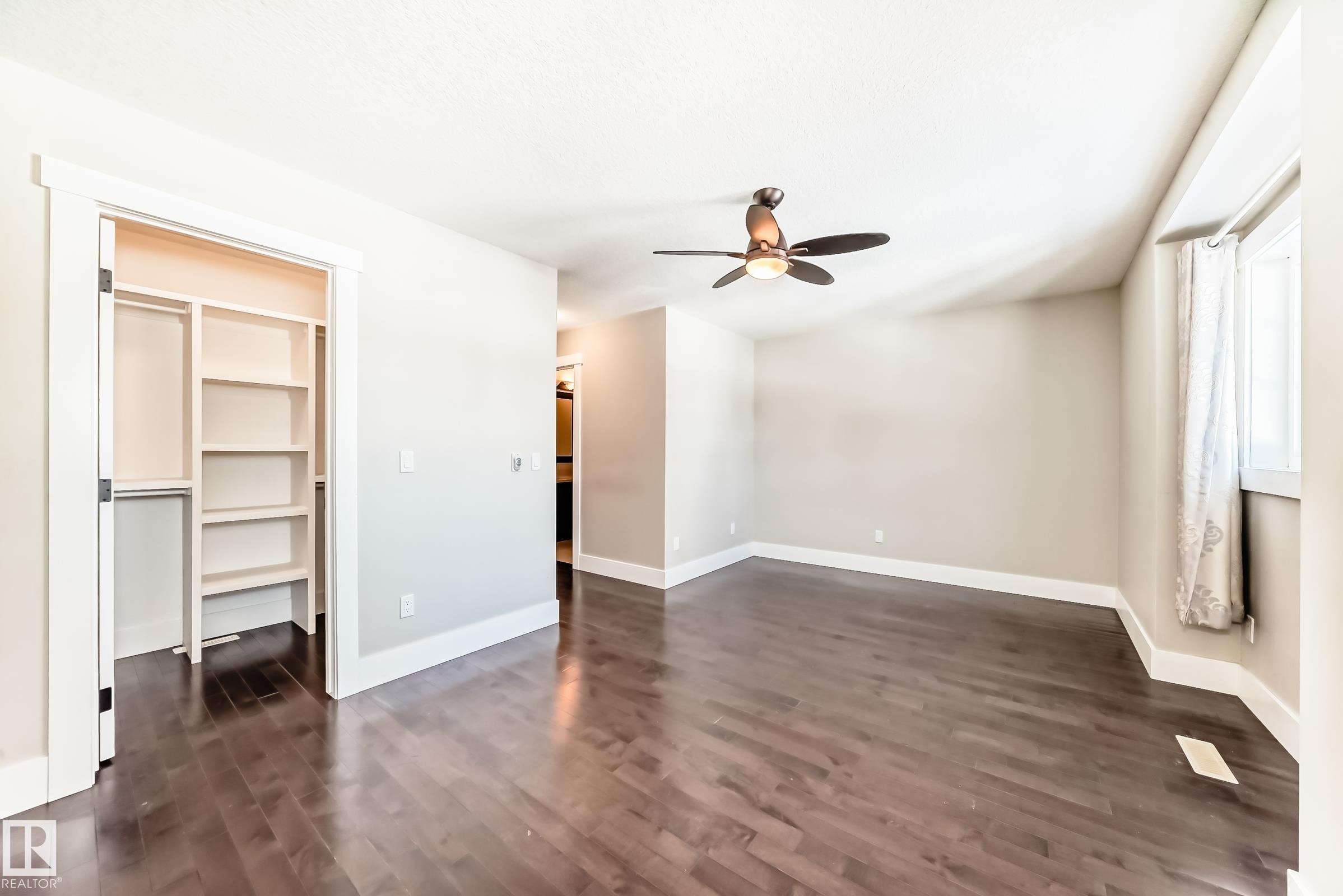 10711 70 Avenue Nw, Edmonton, AB - Indoor Photo Showing Other Room