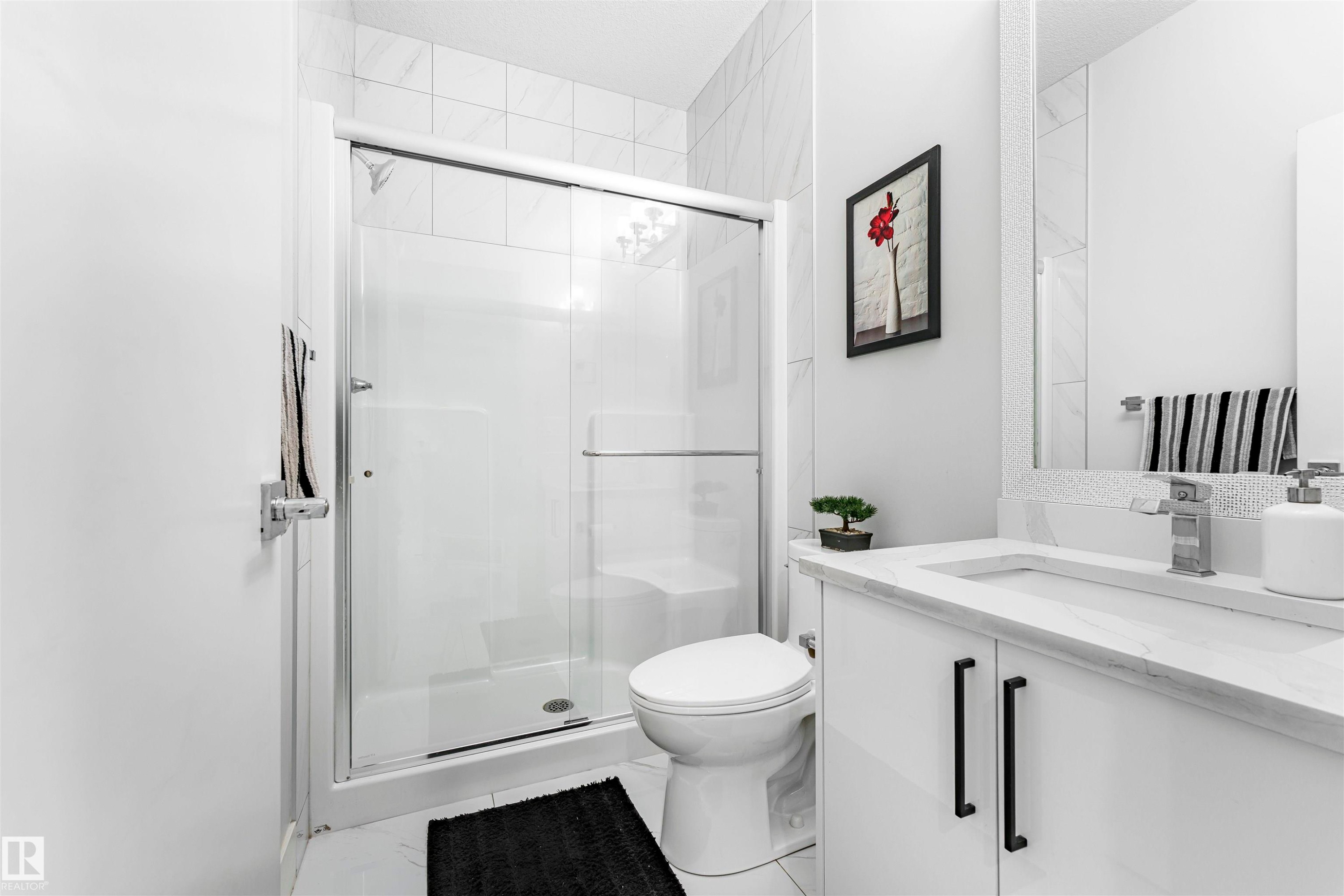 16212 32 Avenue Sw, Edmonton, AB - Indoor Photo Showing Bathroom