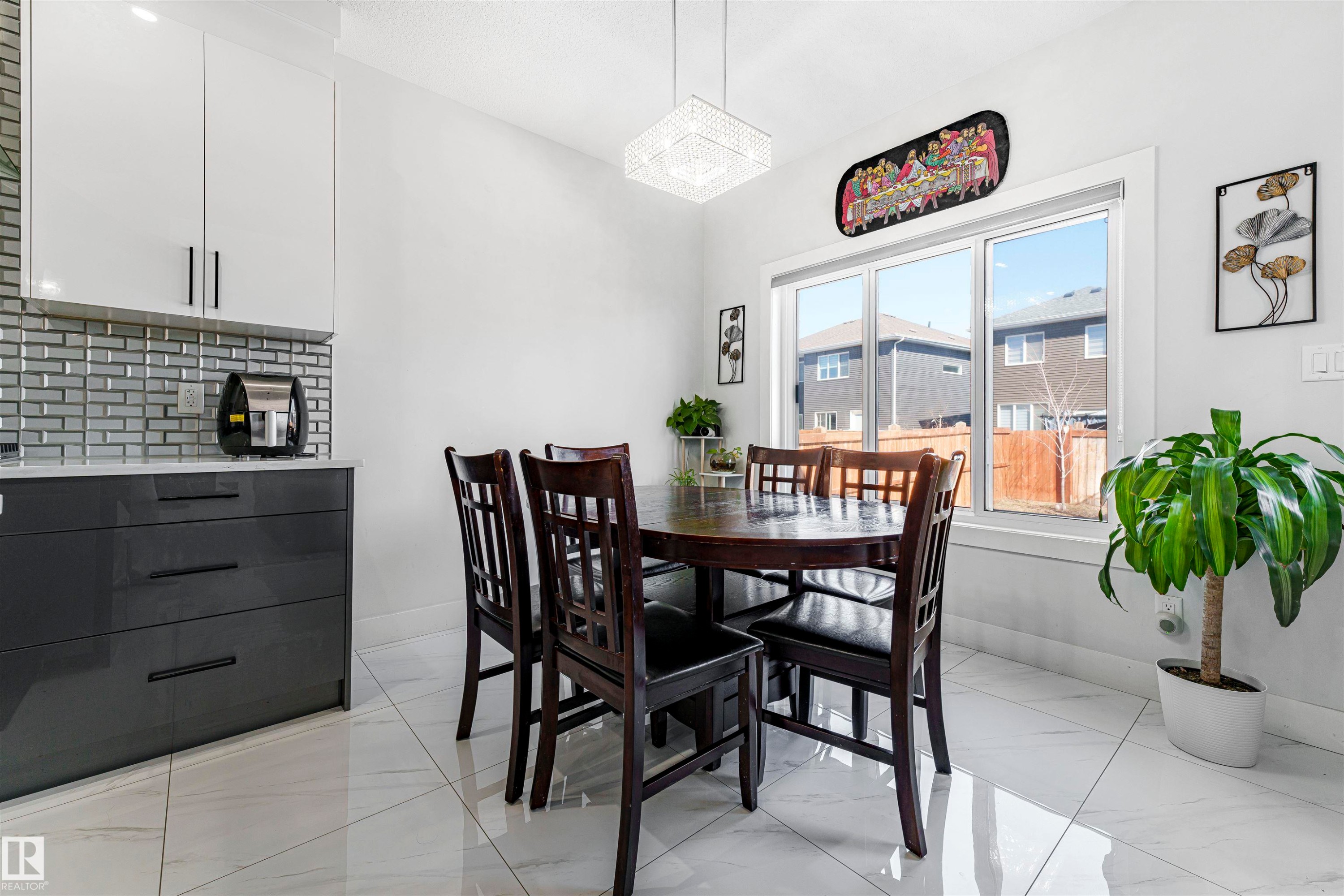 16212 32 Avenue Sw, Edmonton, AB - Indoor Photo Showing Dining Room