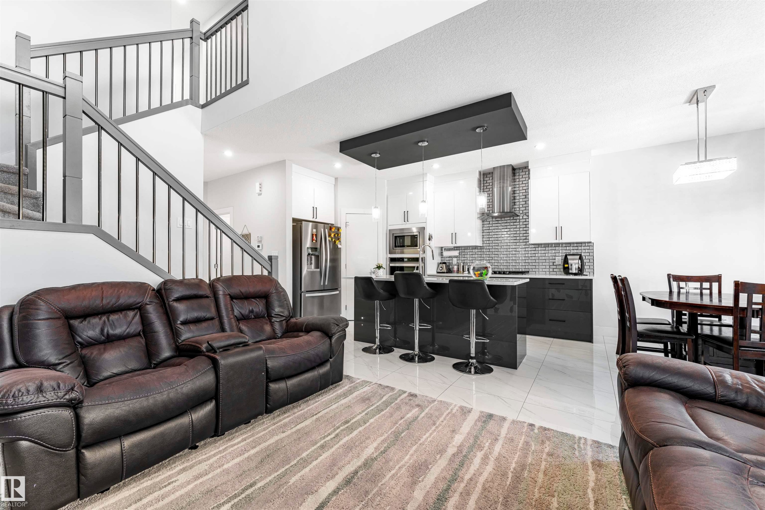 16212 32 Avenue Sw, Edmonton, AB - Indoor Photo Showing Living Room