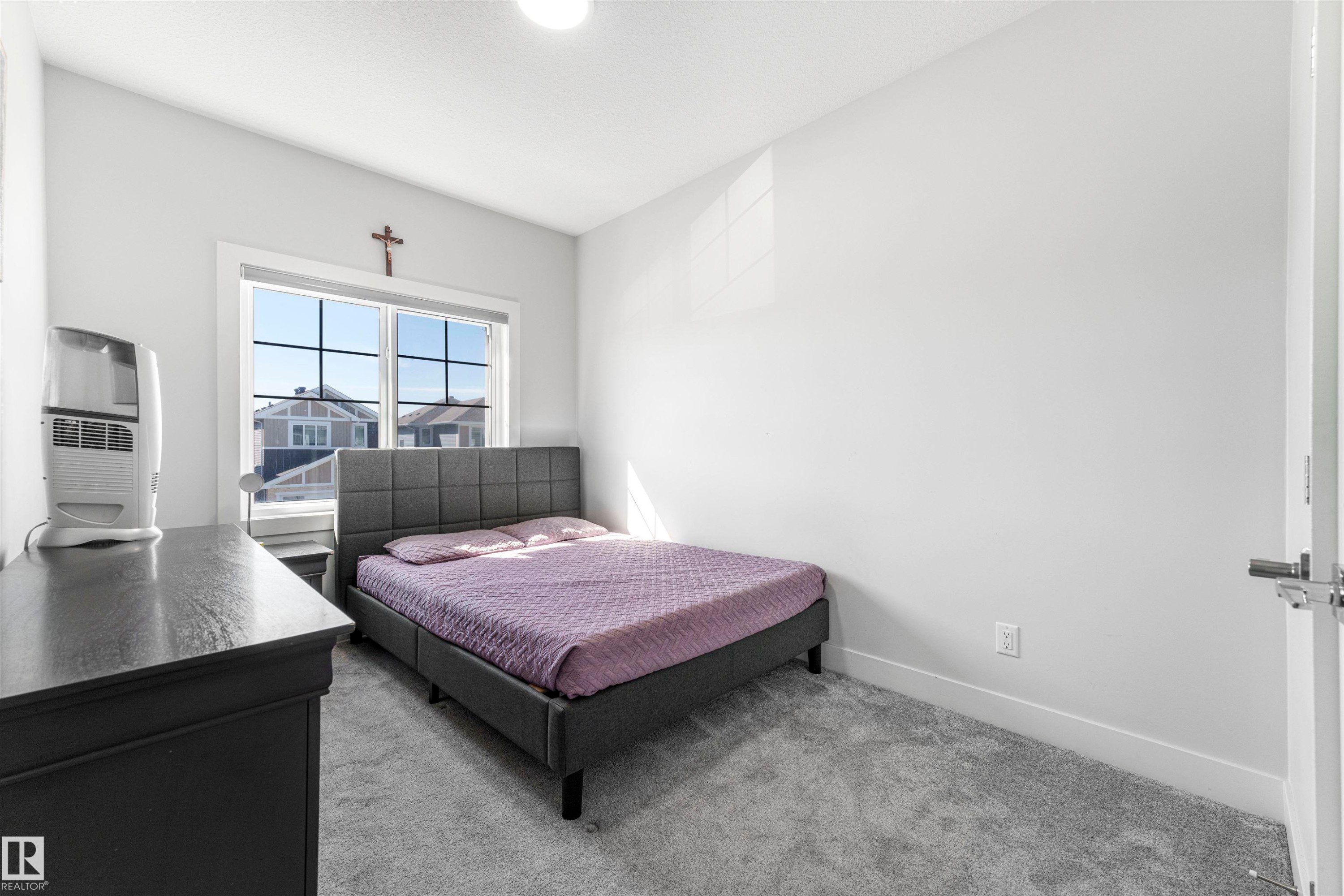 16212 32 Avenue Sw, Edmonton, AB - Indoor Photo Showing Bedroom