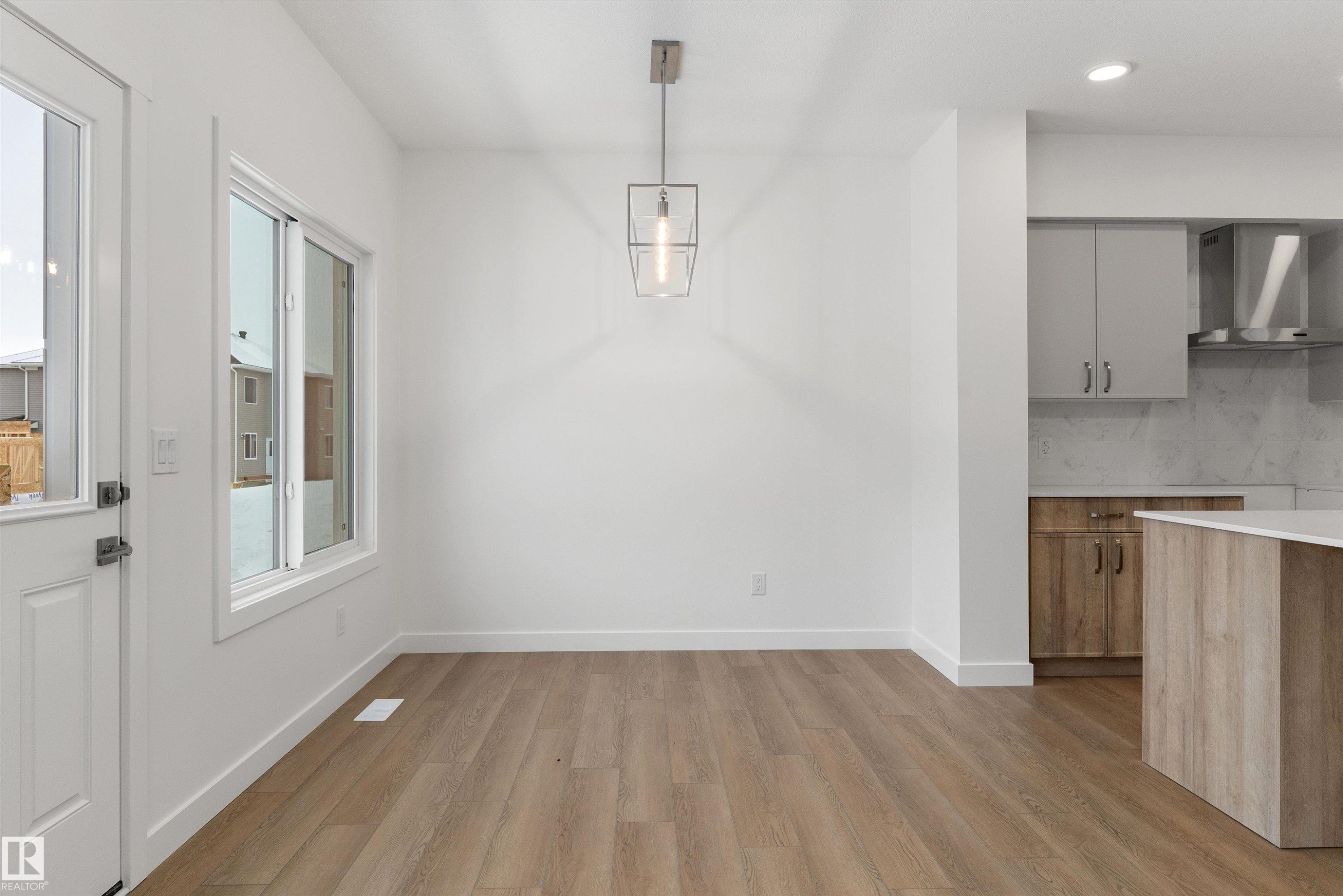 919 19 Avenue Nw, Edmonton, AB - Indoor Photo Showing Other Room