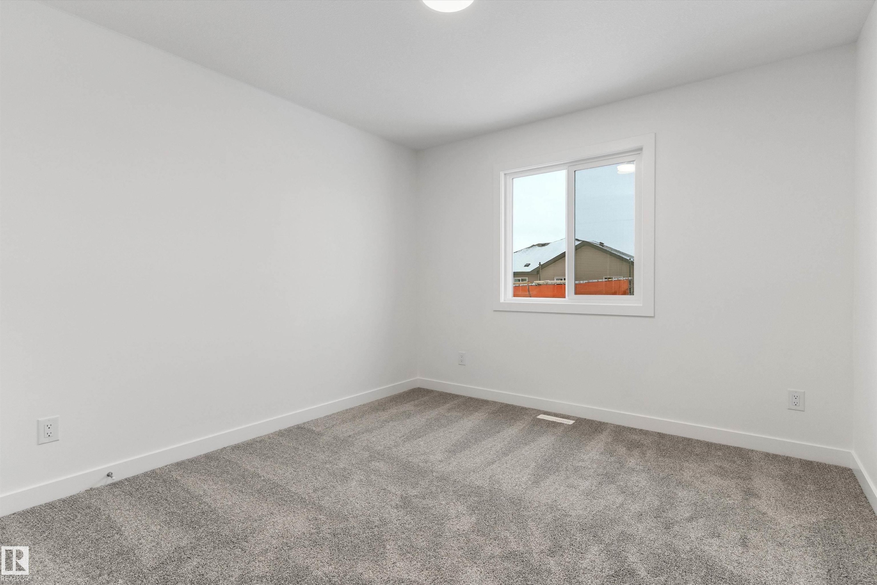 919 19 Avenue Nw, Edmonton, AB - Indoor Photo Showing Other Room