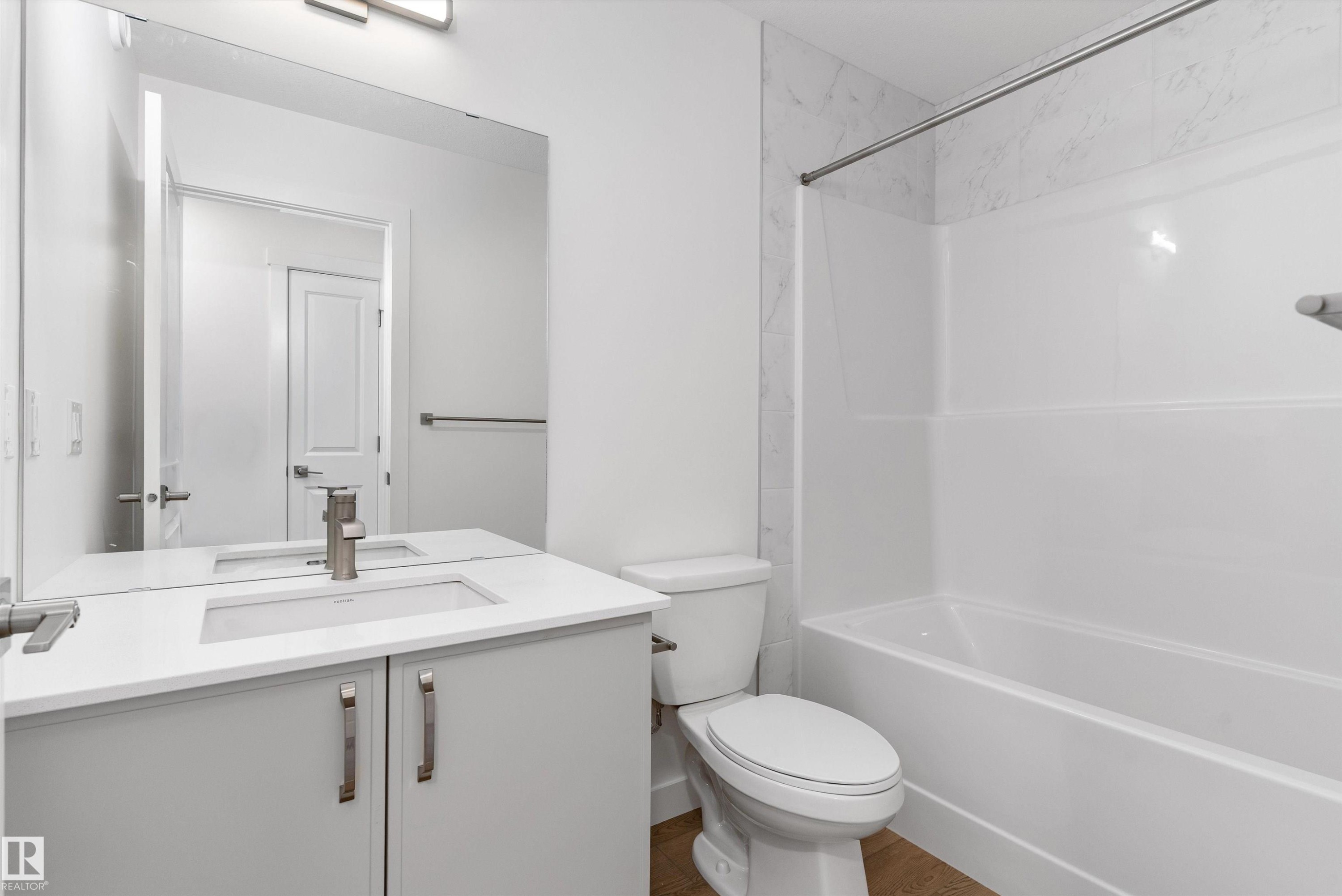 919 19 Avenue Nw, Edmonton, AB - Indoor Photo Showing Bathroom