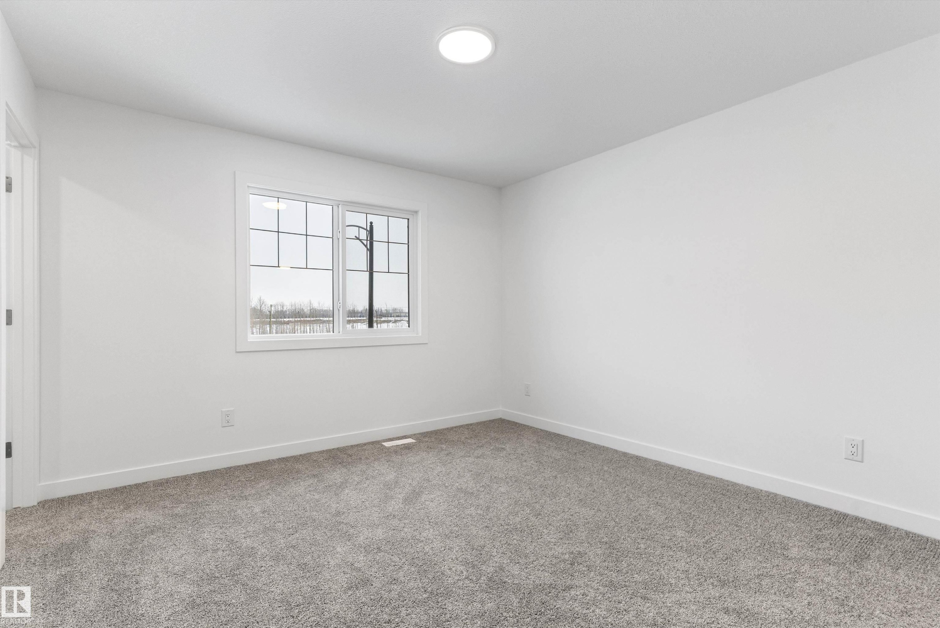 919 19 Avenue Nw, Edmonton, AB - Indoor Photo Showing Other Room