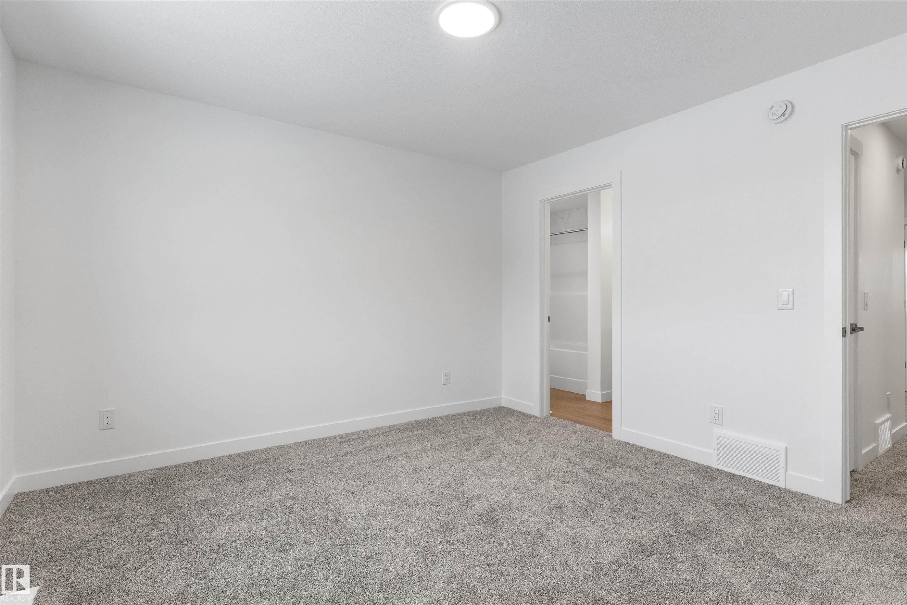 919 19 Avenue Nw, Edmonton, AB - Indoor Photo Showing Other Room