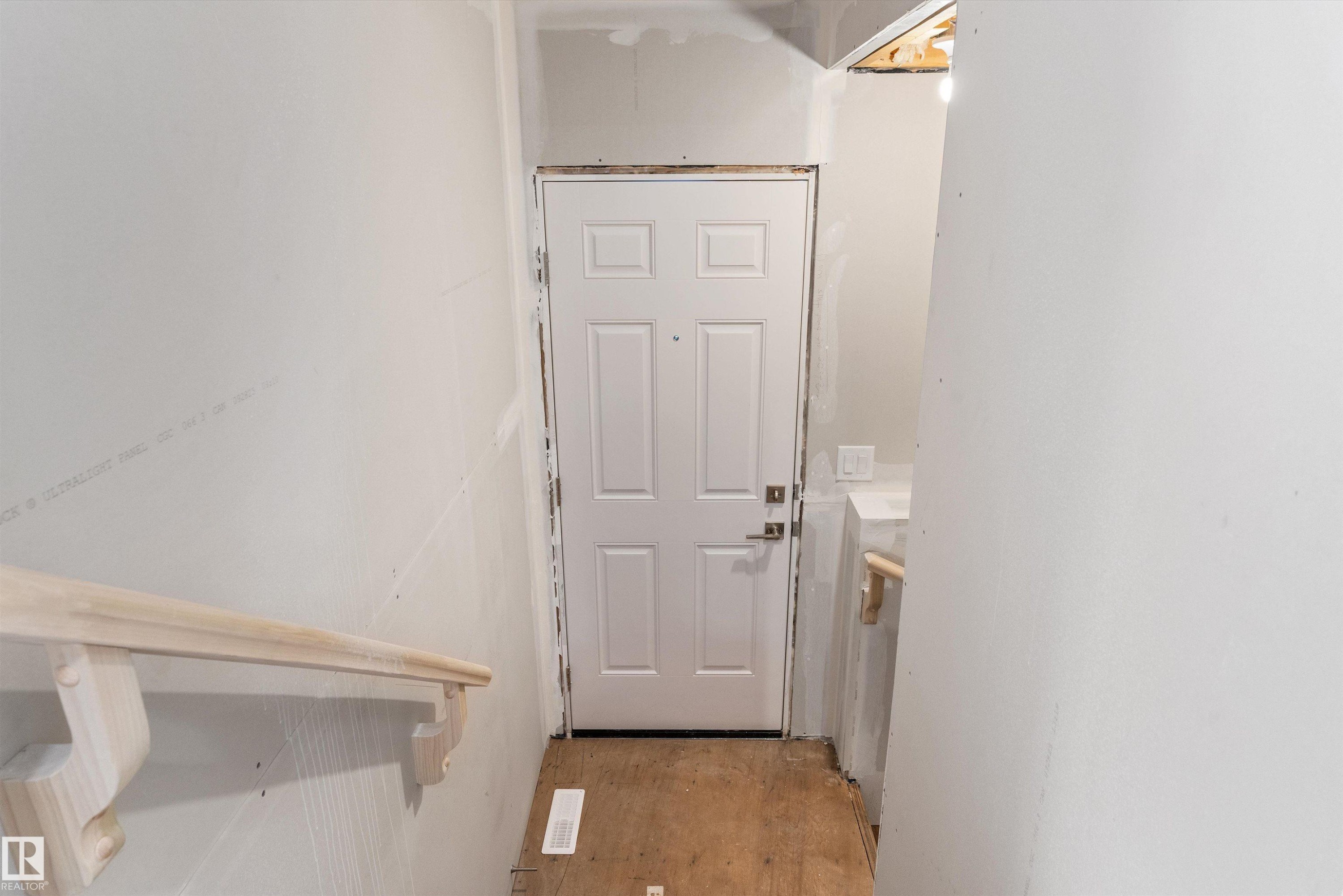 919 19 Avenue Nw, Edmonton, AB - Indoor Photo Showing Other Room