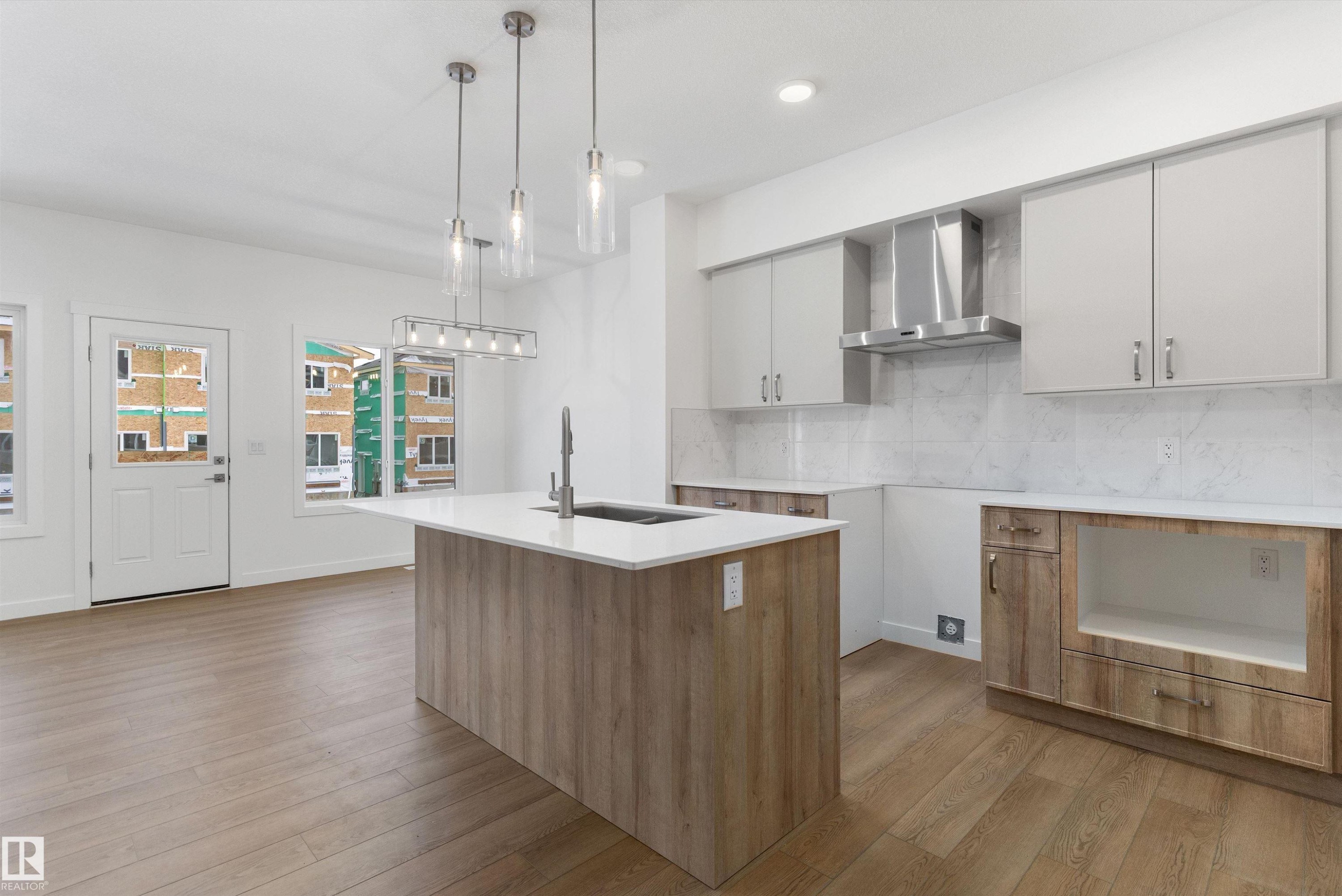 919 19 Avenue Nw, Edmonton, AB - Indoor Photo Showing Kitchen