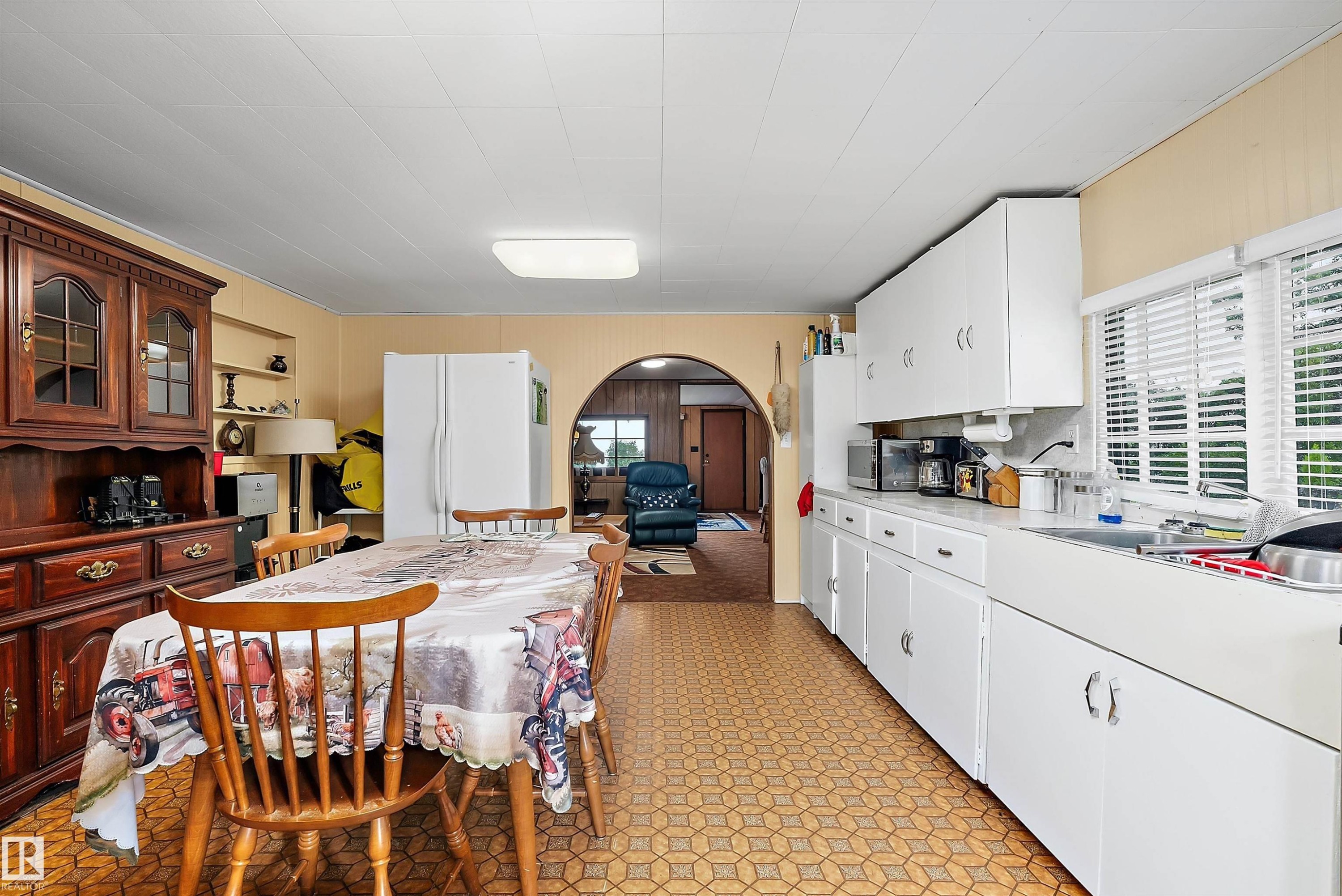 207 1St Avenue, Rural Wetaskiwin County, AB - Indoor