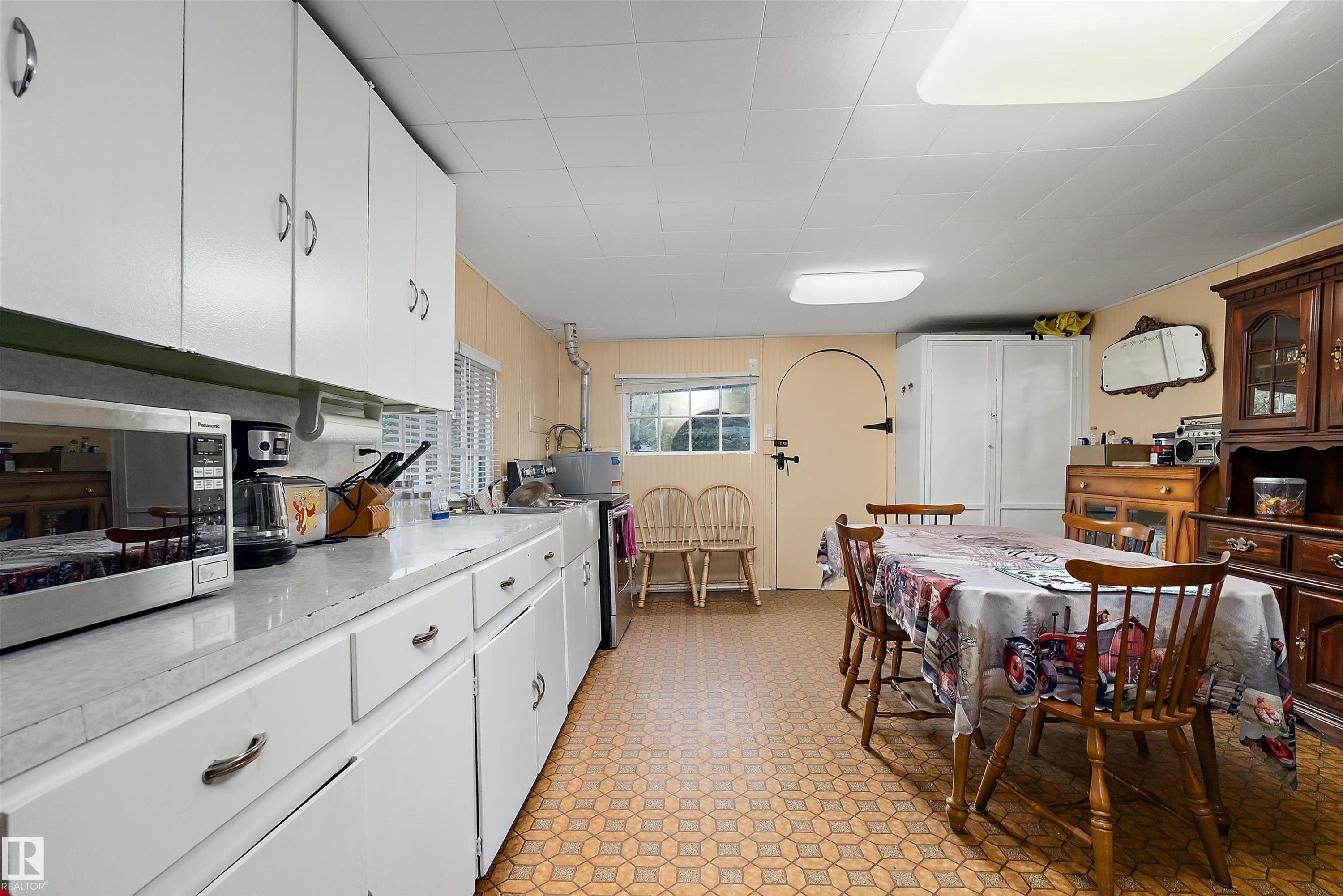 207 1St Avenue, Rural Wetaskiwin County, AB - Indoor