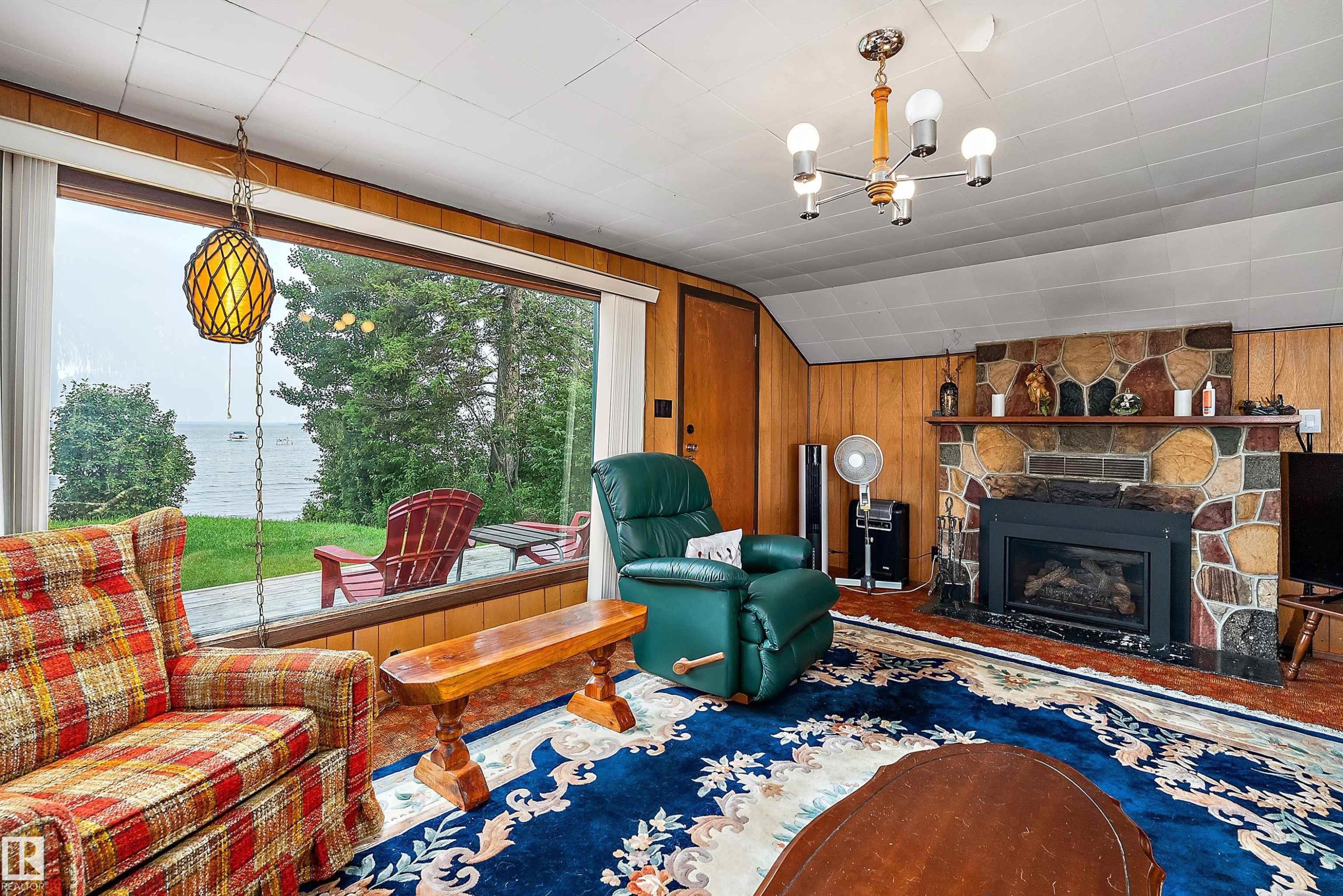 207 1St Avenue, Rural Wetaskiwin County, AB - Indoor Photo Showing Living Room With Fireplace