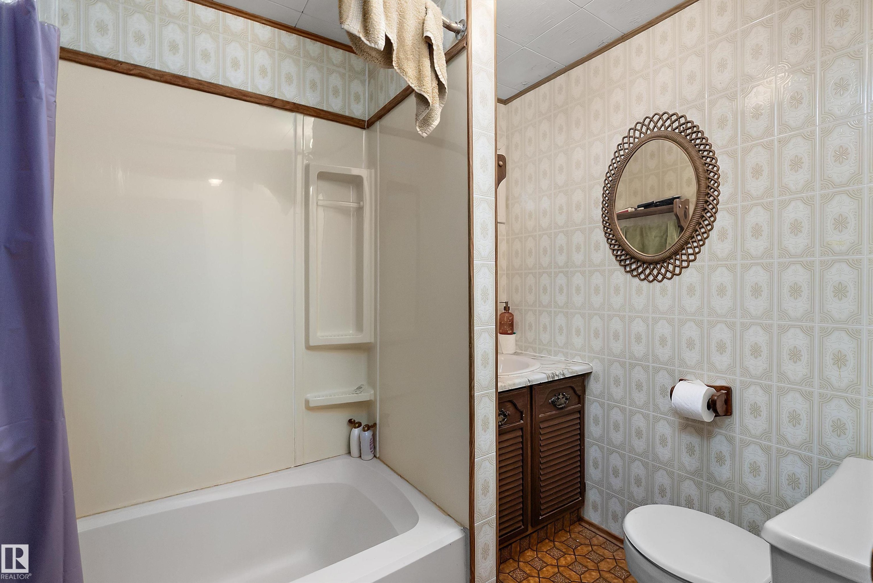 207 1St Avenue, Rural Wetaskiwin County, AB - Indoor Photo Showing Bathroom