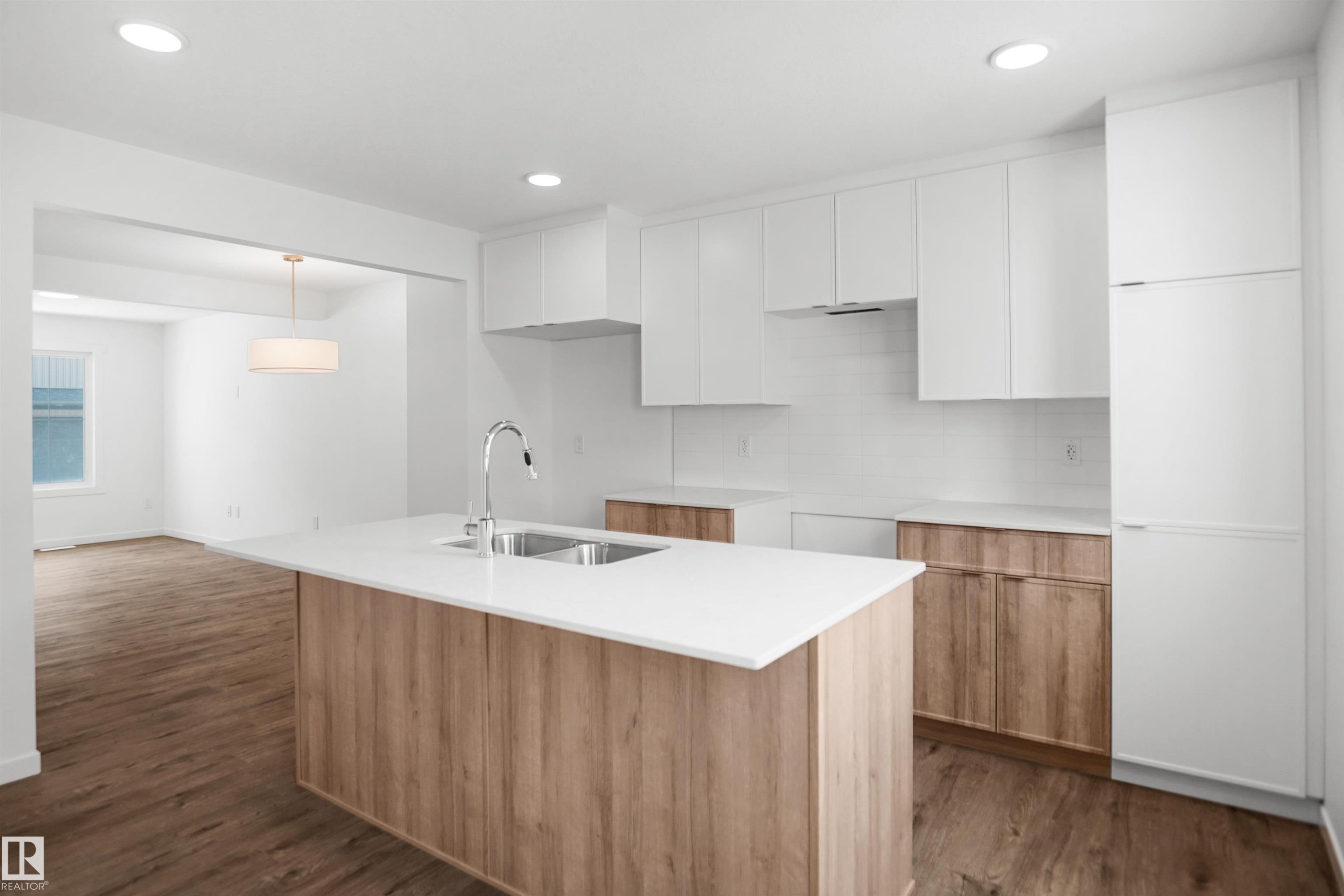 #35 1009 Cy Becker Rd Nw, Edmonton, AB - Indoor Photo Showing Kitchen With Double Sink
