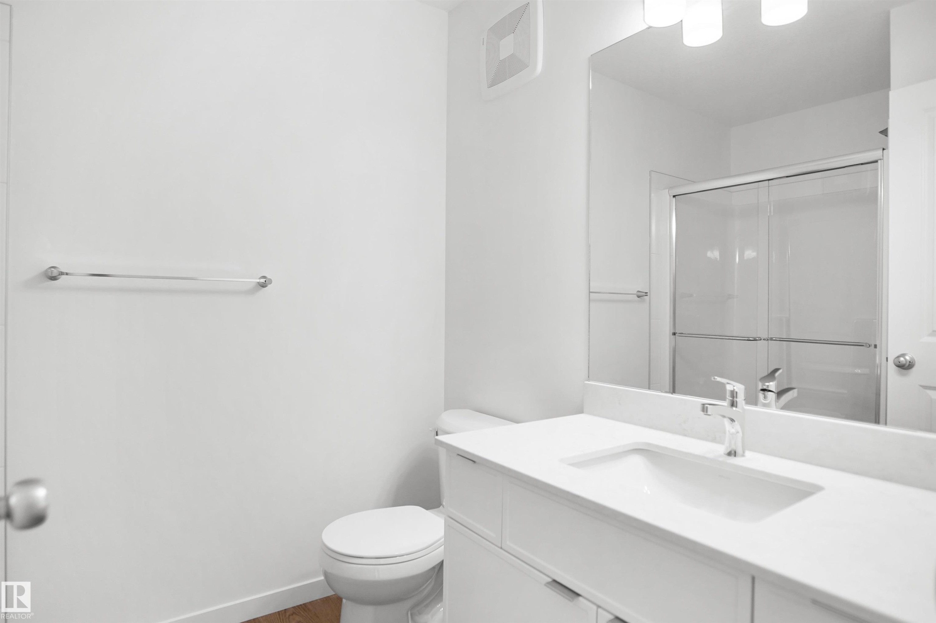 #35 1009 Cy Becker Rd Nw, Edmonton, AB - Indoor Photo Showing Bathroom