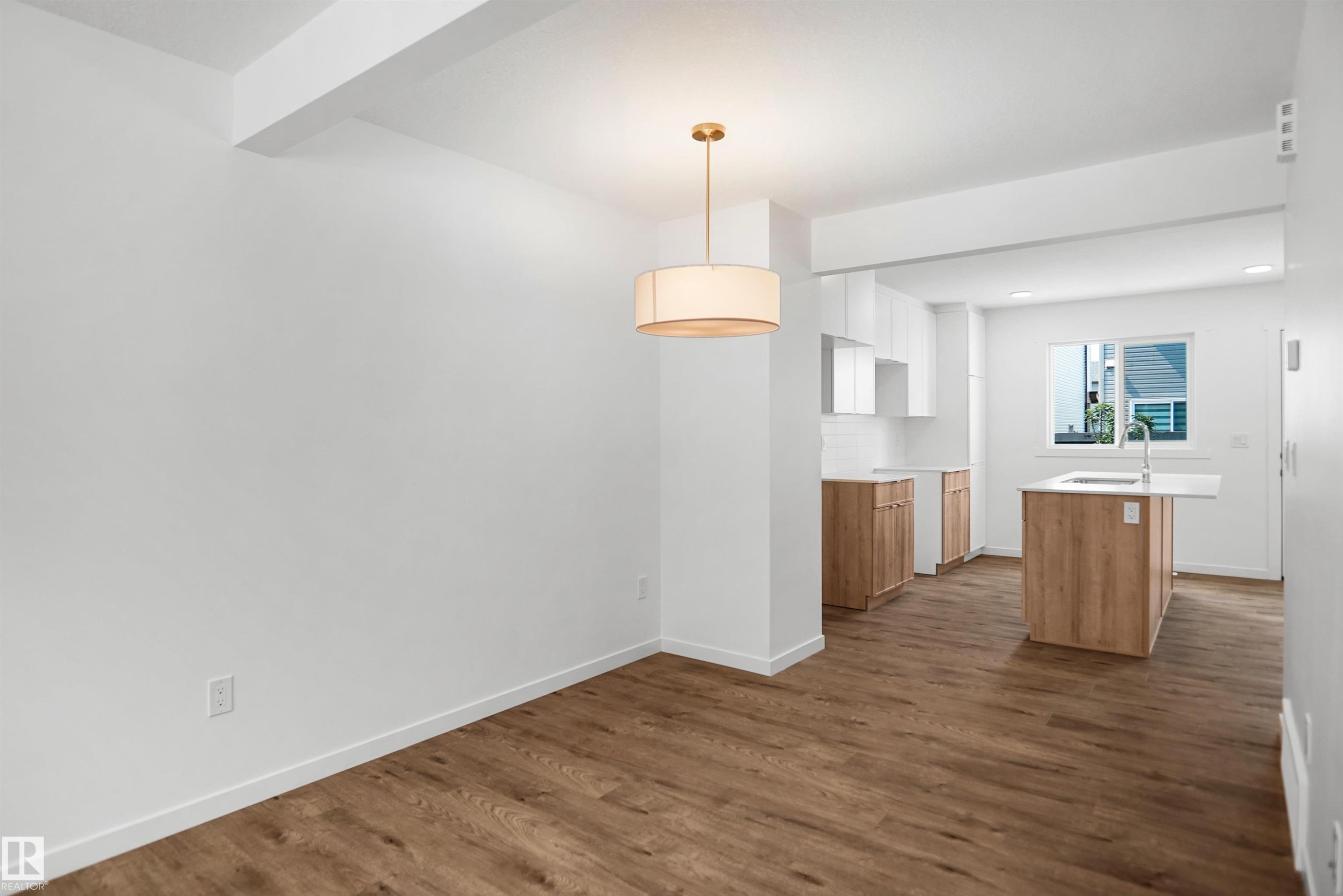 #35 1009 Cy Becker Rd Nw, Edmonton, AB - Indoor Photo Showing Kitchen
