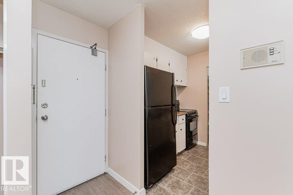 #327 10160 114 St Nw, Edmonton, AB - Indoor