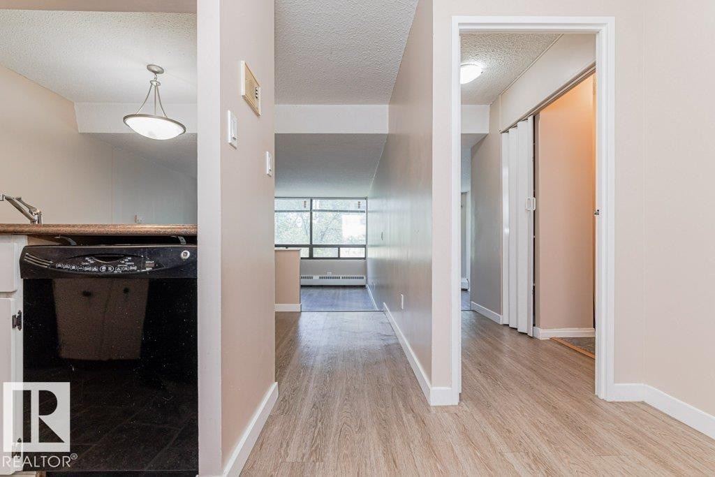 #327 10160 114 St Nw, Edmonton, AB - Indoor Photo Showing Other Room