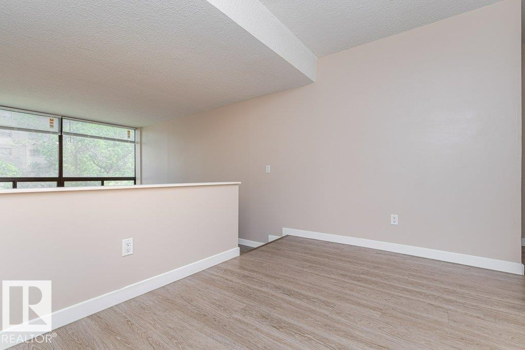 #327 10160 114 St Nw, Edmonton, AB - Indoor Photo Showing Other Room