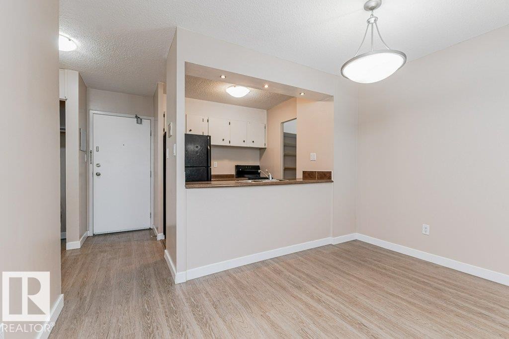 #327 10160 114 St Nw, Edmonton, AB - Indoor Photo Showing Other Room