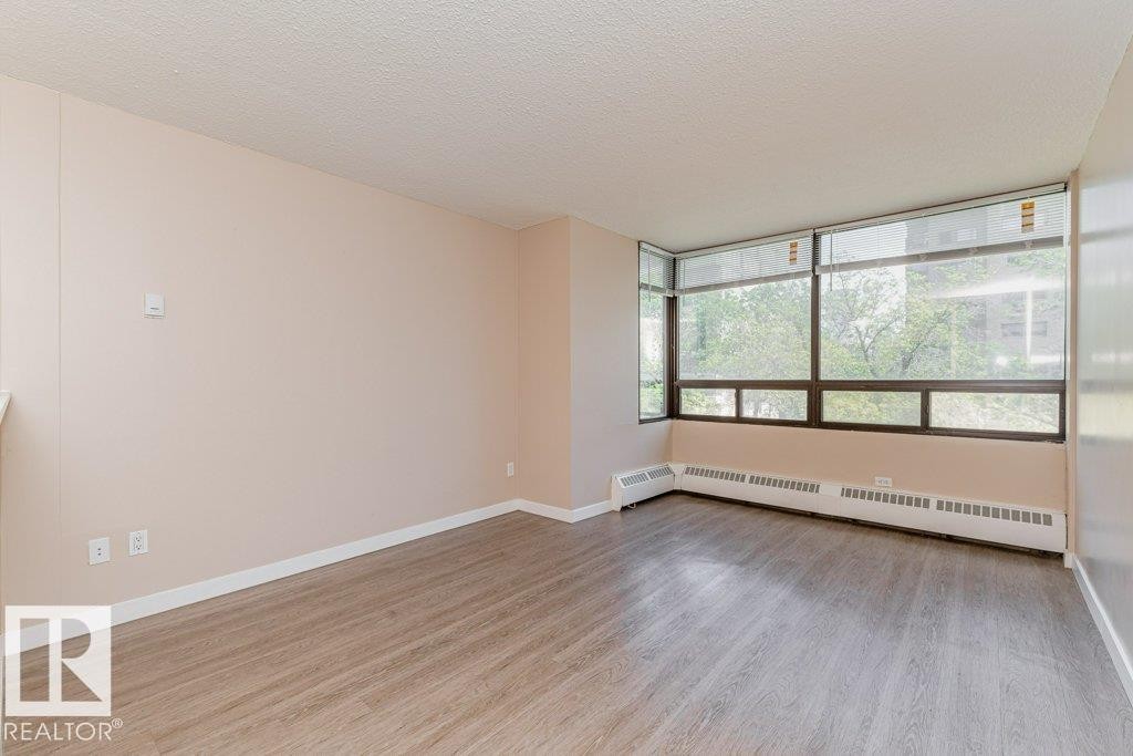 #327 10160 114 St Nw, Edmonton, AB - Indoor Photo Showing Other Room