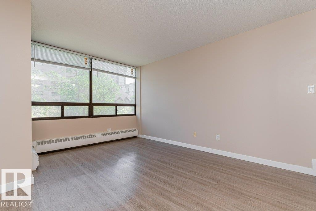 #327 10160 114 St Nw, Edmonton, AB - Indoor Photo Showing Other Room