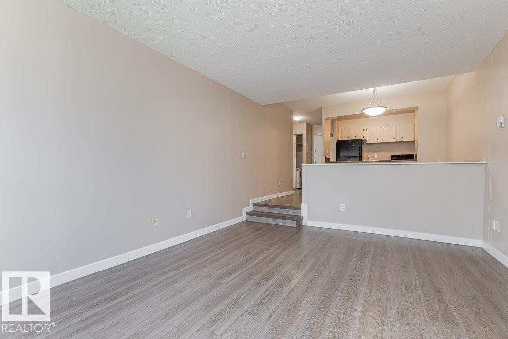 #327 10160 114 St Nw, Edmonton, AB - Indoor