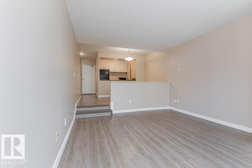 #327 10160 114 St Nw, Edmonton, AB - Indoor Photo Showing Other Room