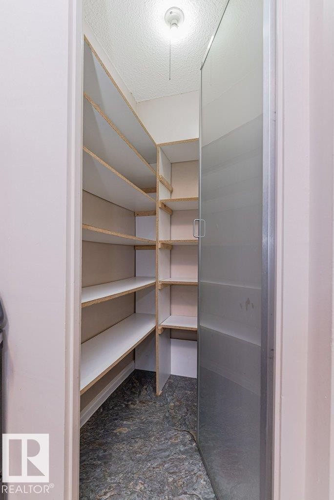 #327 10160 114 St Nw, Edmonton, AB - Indoor With Storage