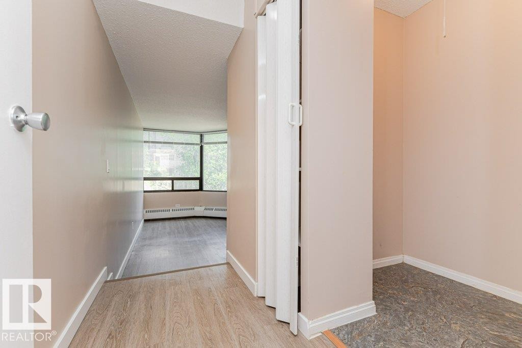 #327 10160 114 St Nw, Edmonton, AB - Indoor Photo Showing Other Room