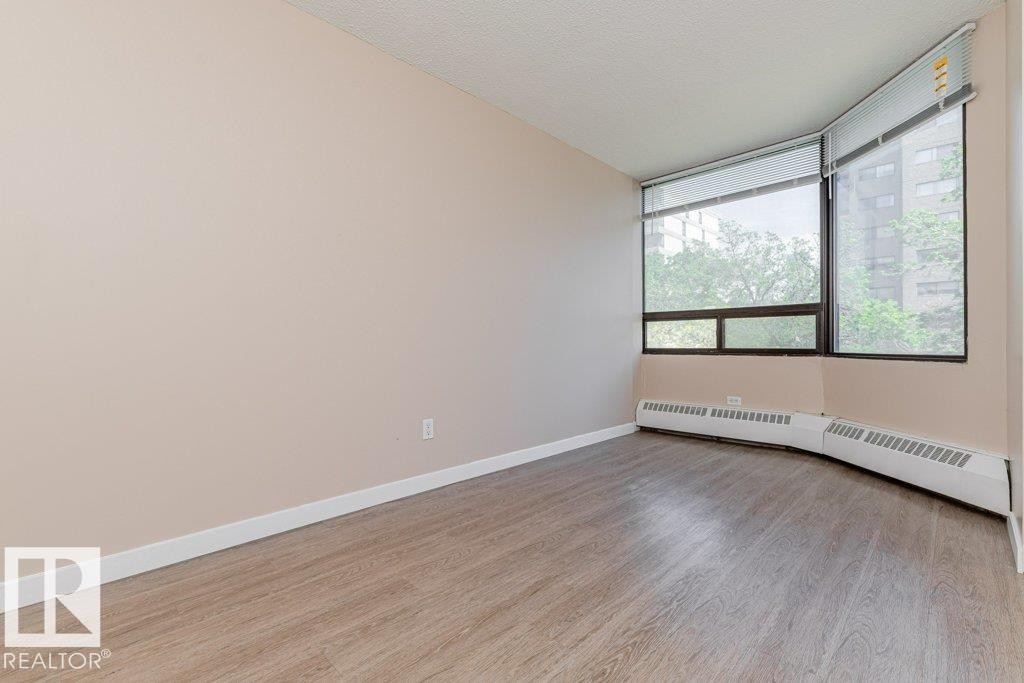 #327 10160 114 St Nw, Edmonton, AB - Indoor Photo Showing Other Room
