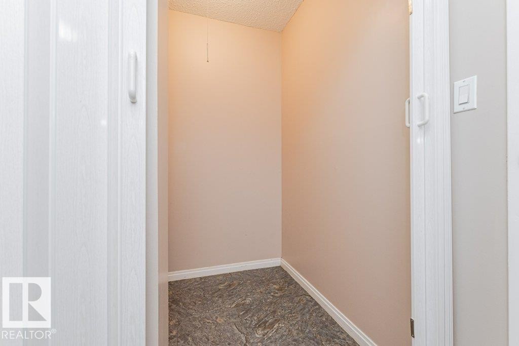 #327 10160 114 St Nw, Edmonton, AB - Indoor Photo Showing Other Room