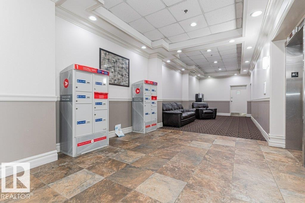 #327 10160 114 St Nw, Edmonton, AB - Indoor Photo Showing Other Room