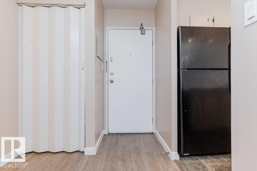 #327 10160 114 St Nw, Edmonton, AB - Indoor Photo Showing Other Room