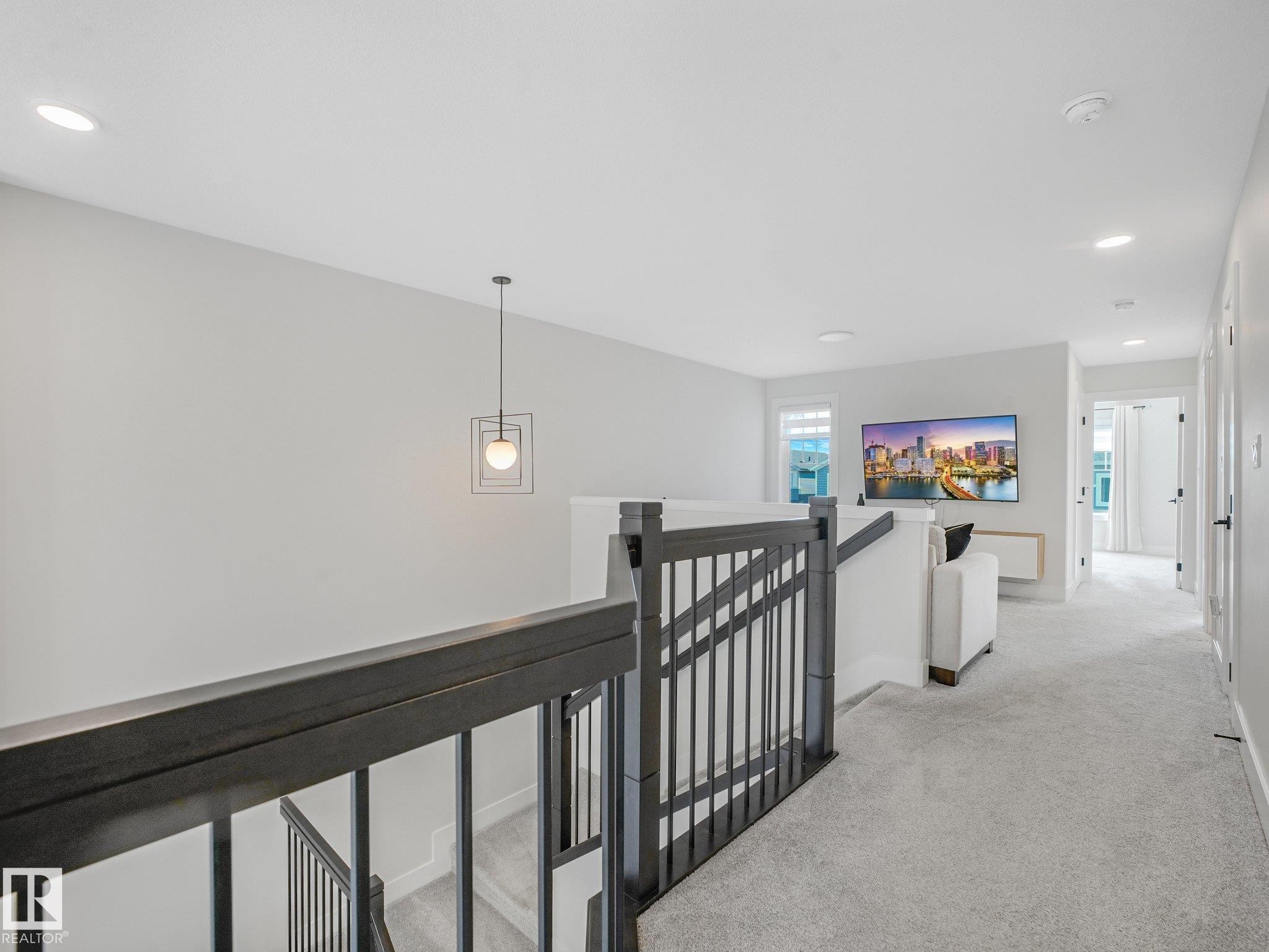 1214 Eaton Lane Nw, Edmonton, AB - Indoor Photo Showing Other Room